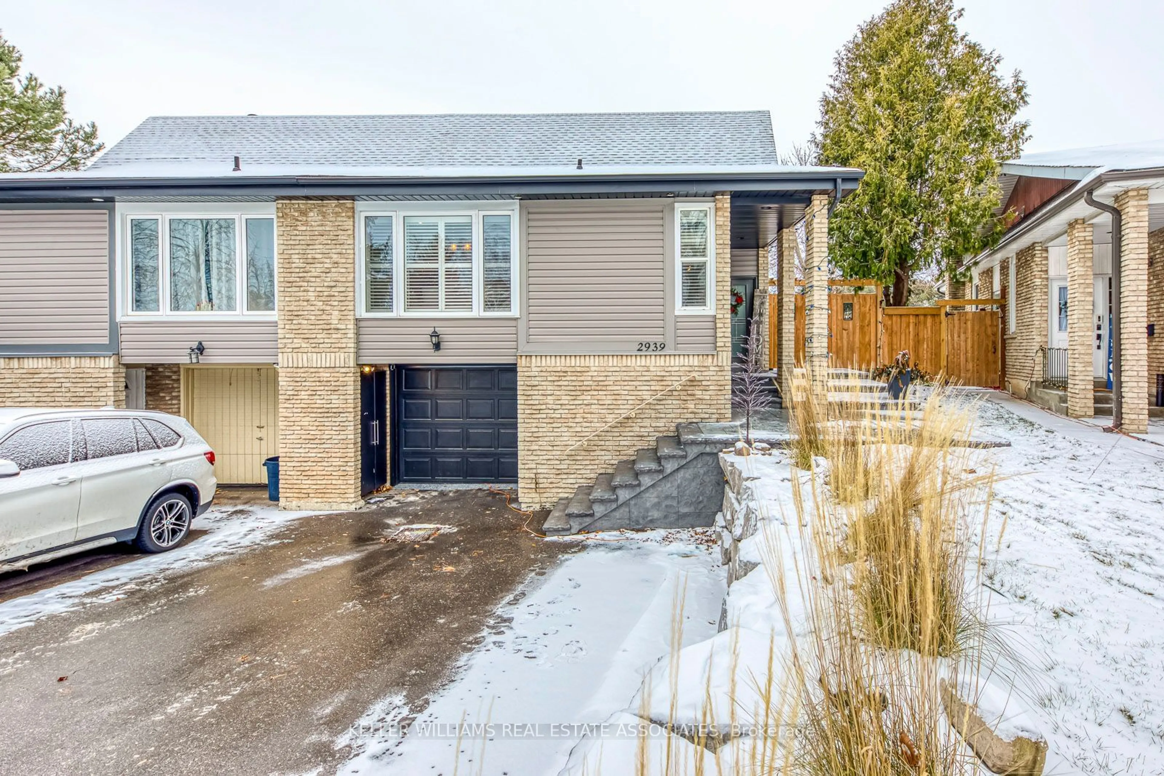 Home with brick exterior material, street for 2939 Arvida Circ, Mississauga Ontario L5N 1R4