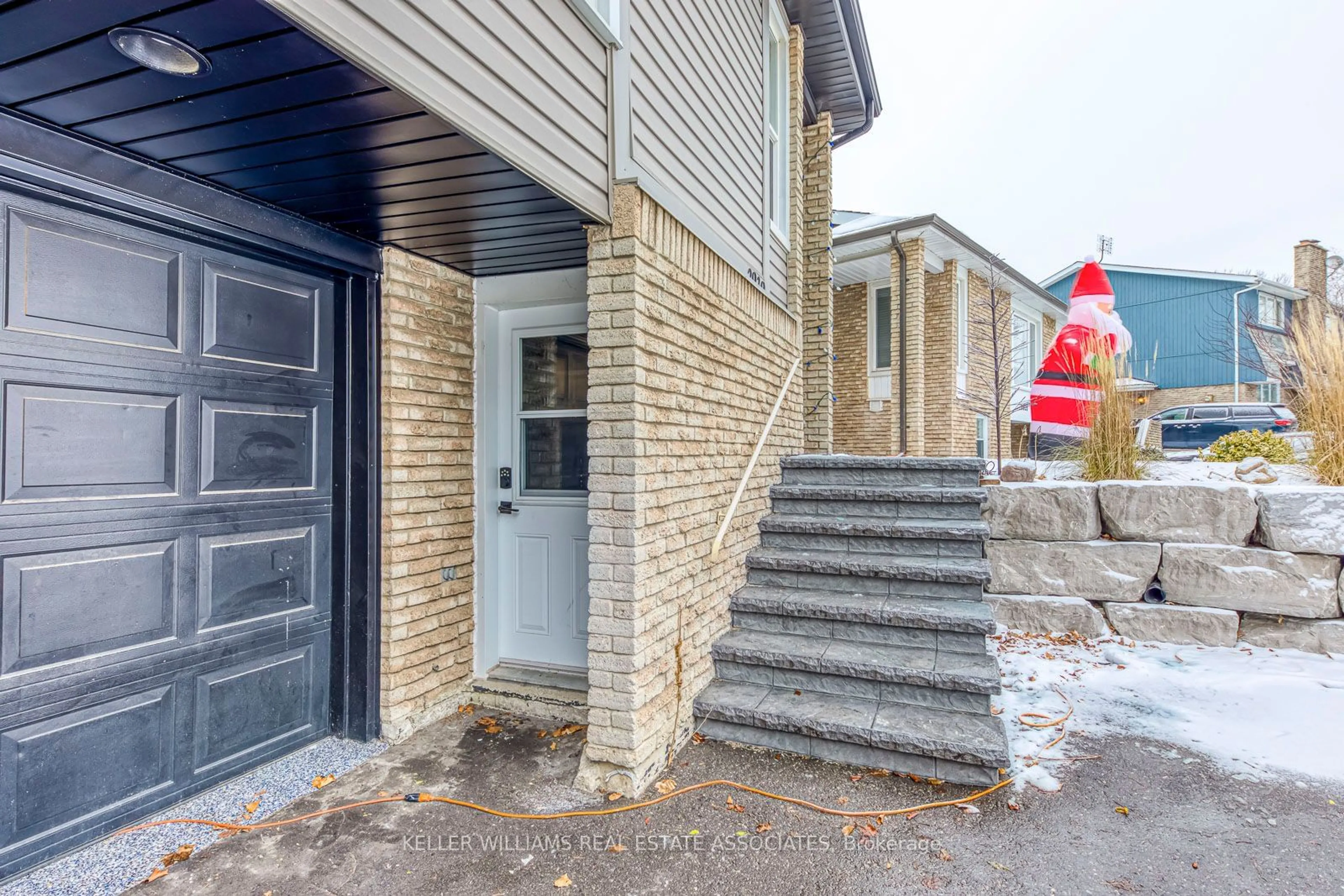 Home with brick exterior material, street for 2939 Arvida Circ, Mississauga Ontario L5N 1R4