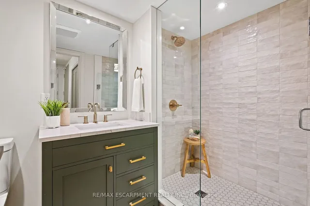 Additional property image - 2210 Lakeshore Rd Unit 202