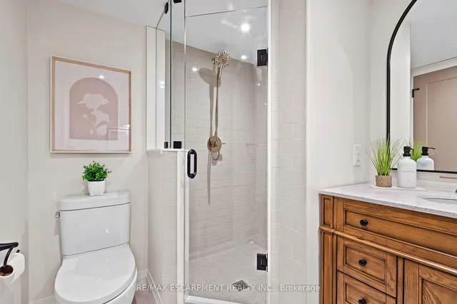 Additional property image - 2210 Lakeshore Rd Unit 202