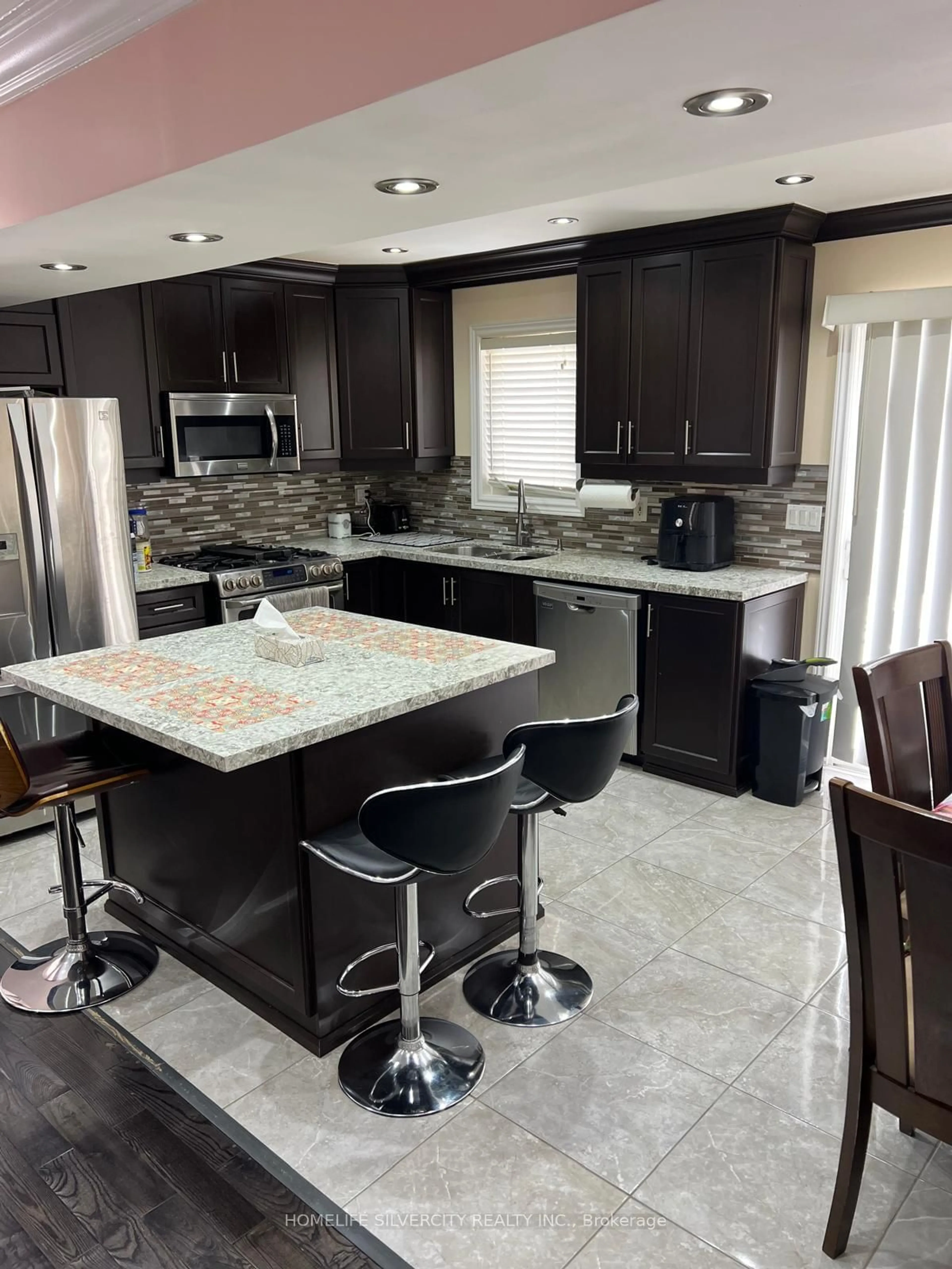 Contemporary kitchen, ceramic/tile floor for 10 Eastview Gate, Brampton Ontario L6P 1M6