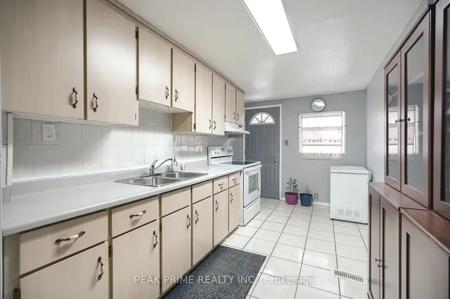 Additional property image - 11 Bloem Ave