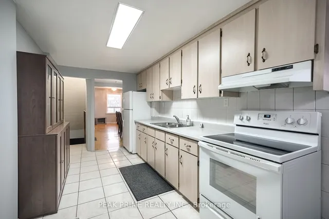 Additional property image - 11 Bloem Ave
