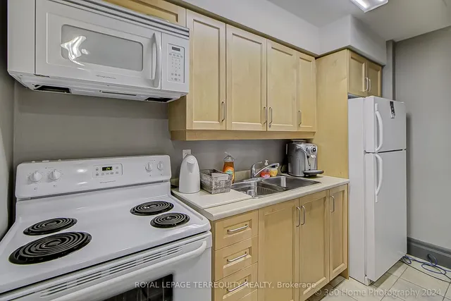 Additional property image - 2772 Keele St Unit 101