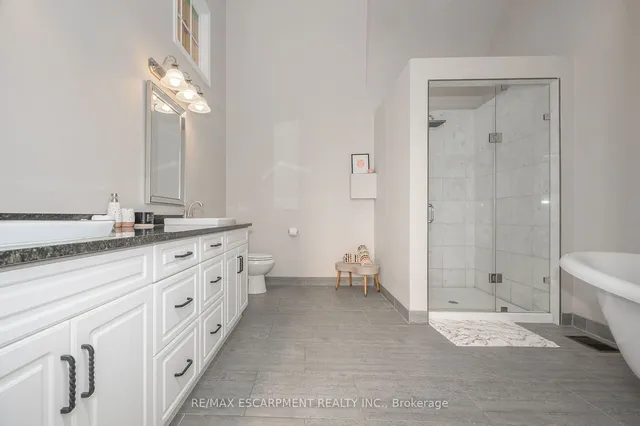 Additional property image - 3318 Dundas St