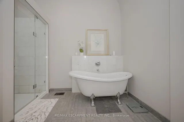Additional property image - 3318 Dundas St