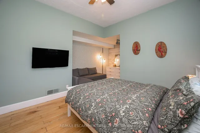 Additional property image - 3318 Dundas St