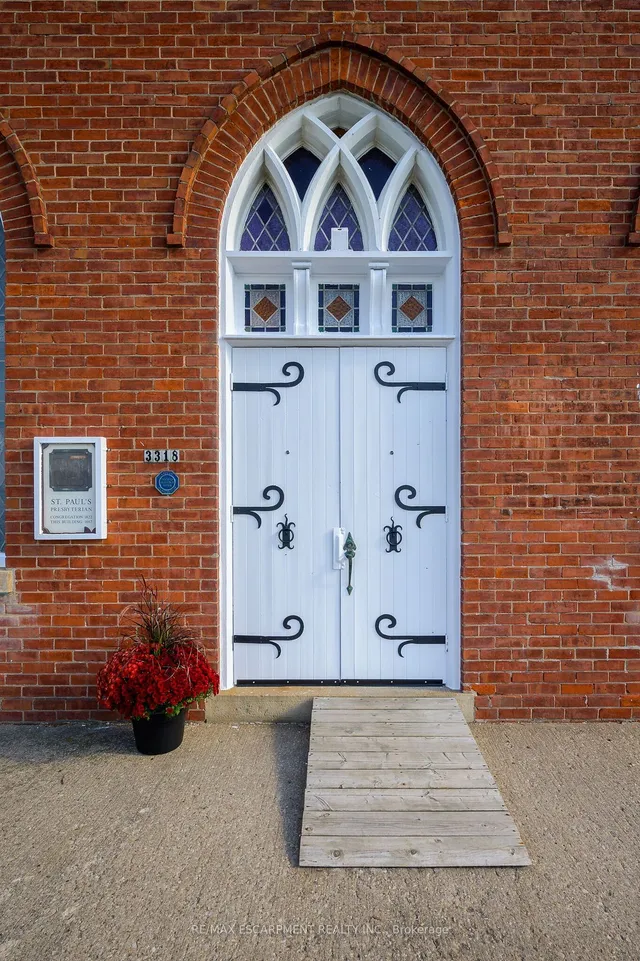 Additional property image - 3318 Dundas St