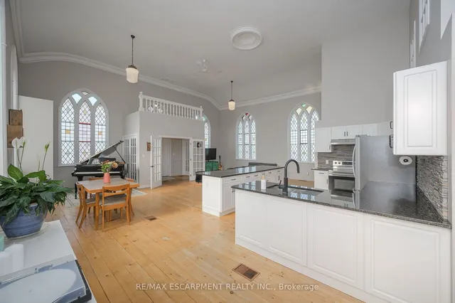 Additional property image - 3318 Dundas St