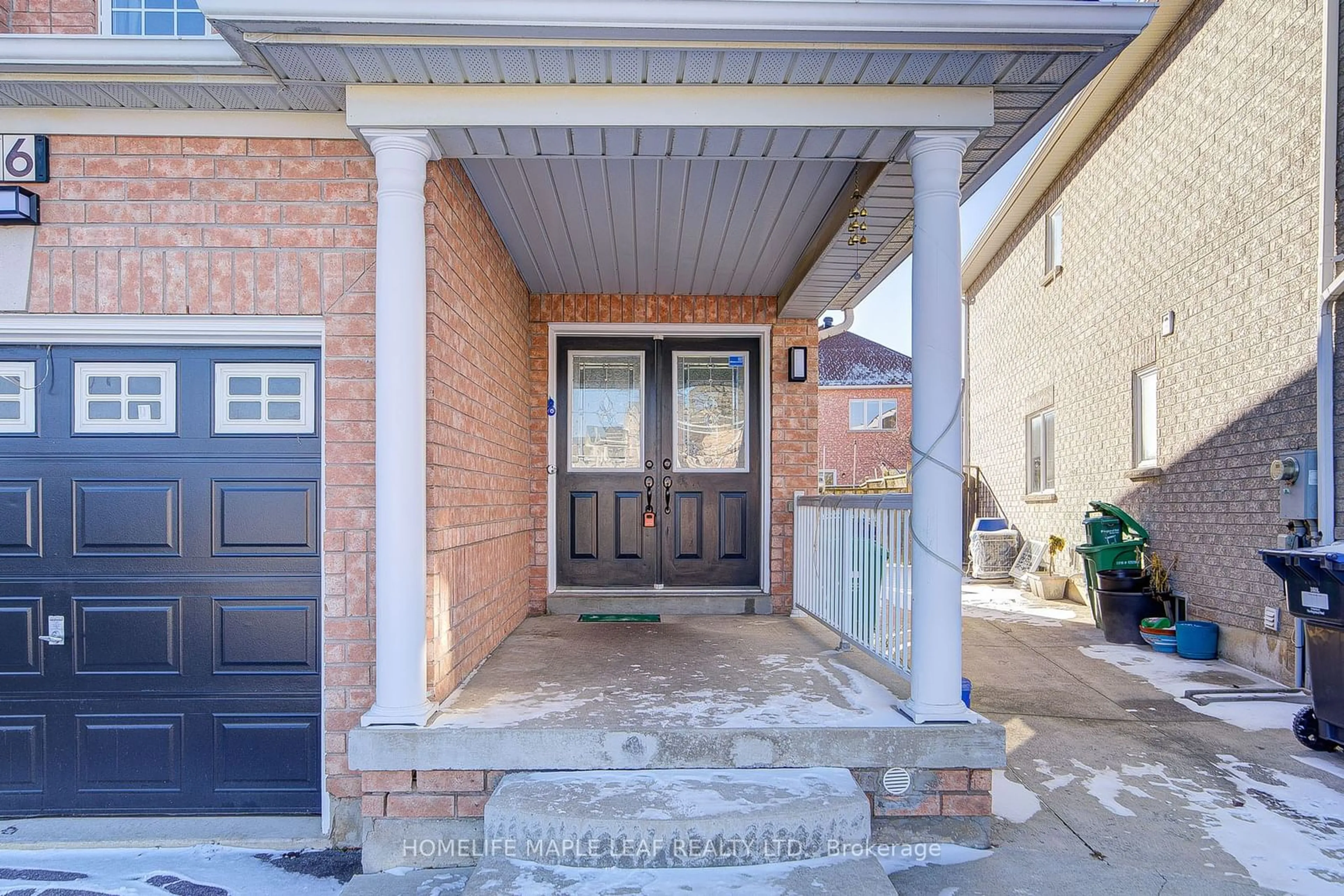 Indoor entryway for 76 Dewridge Crt, Brampton Ontario L6R 3C1