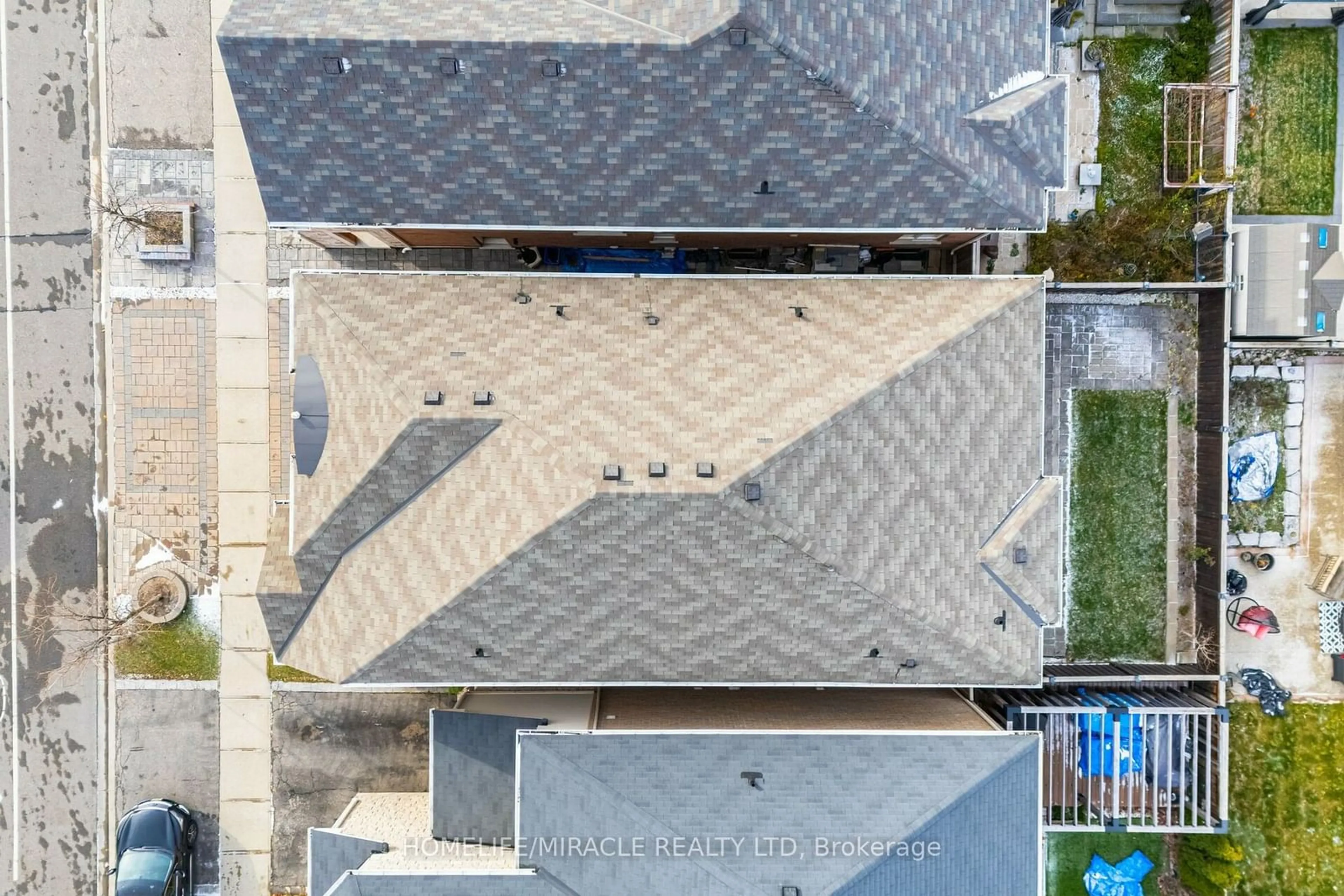 A pic from outside/outdoor area/front of a property/back of a property/a pic from drone, street for 389 Etheridge Ave, Milton Ontario L9E 0B2