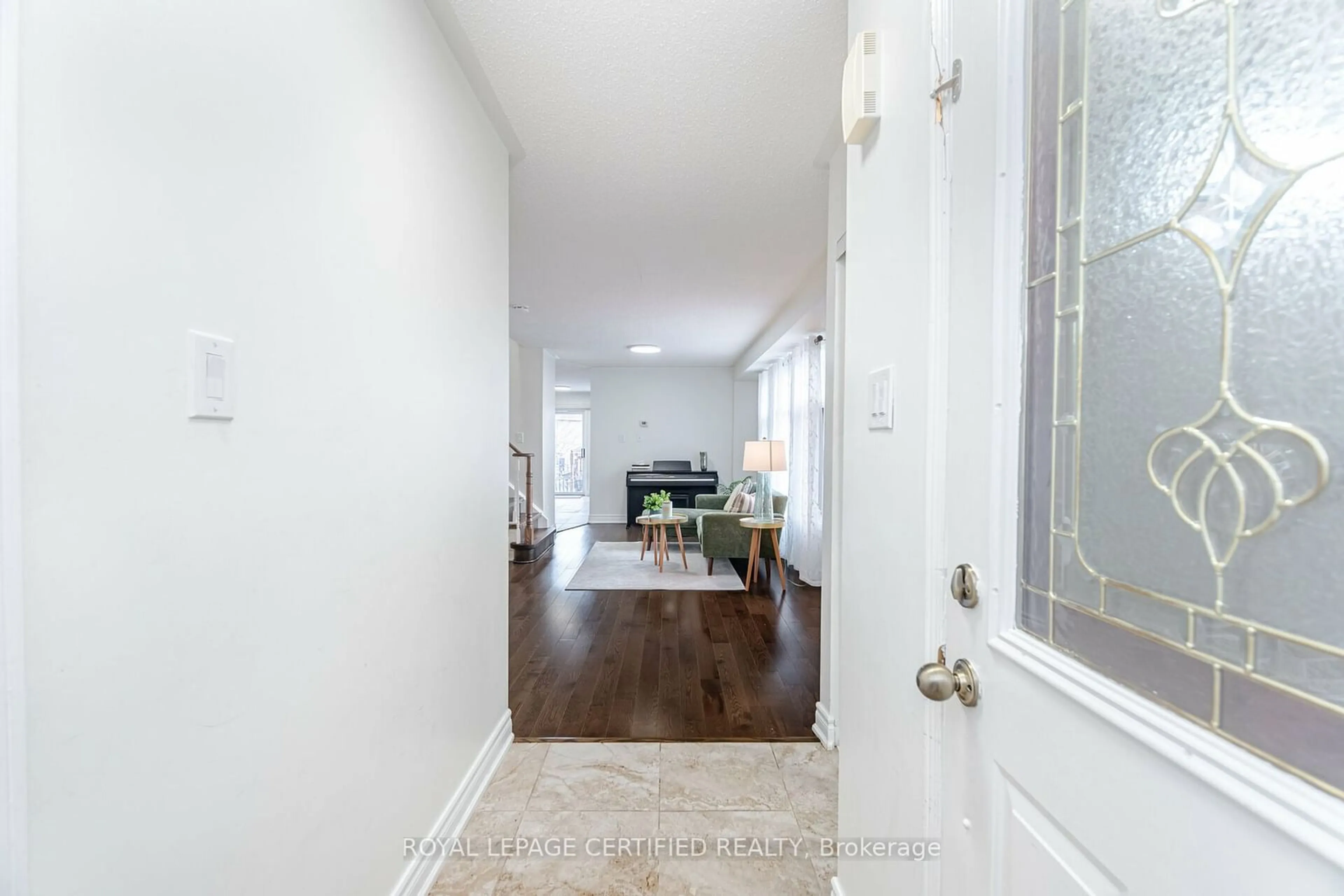 Indoor entryway for 6975 Glory Crt, Mississauga Ontario L5N 7E2