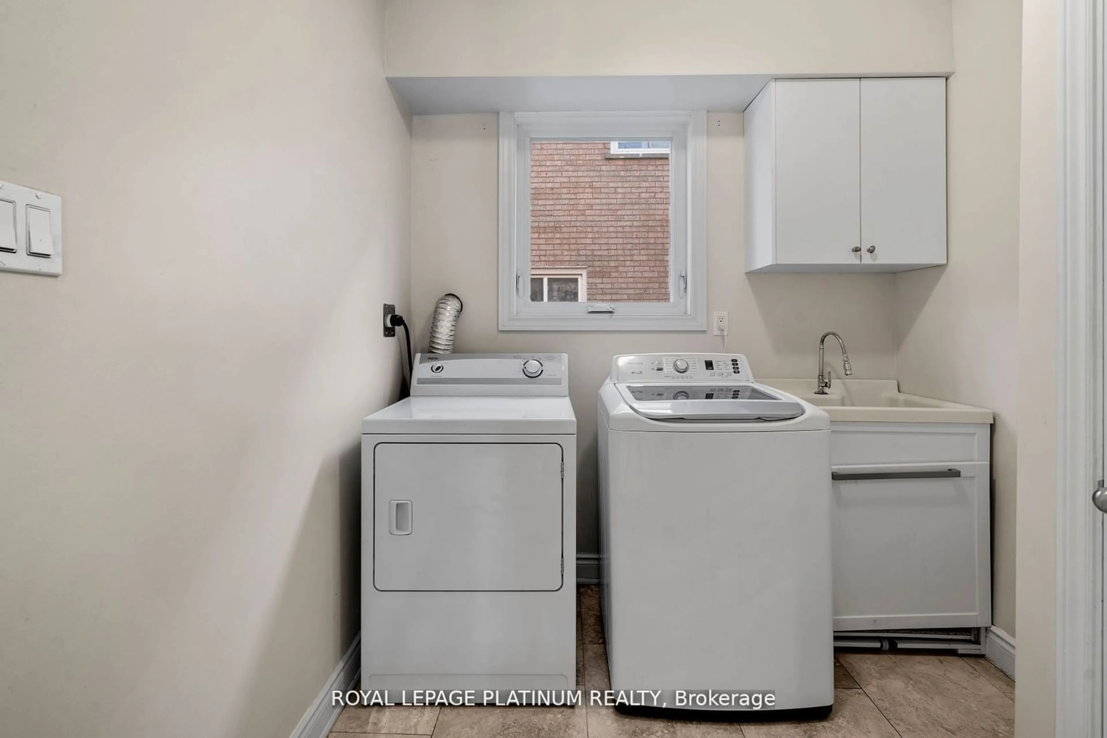 Laundry room for 2677 Credit Valley Rd, Mississauga Ontario L5M 4J8