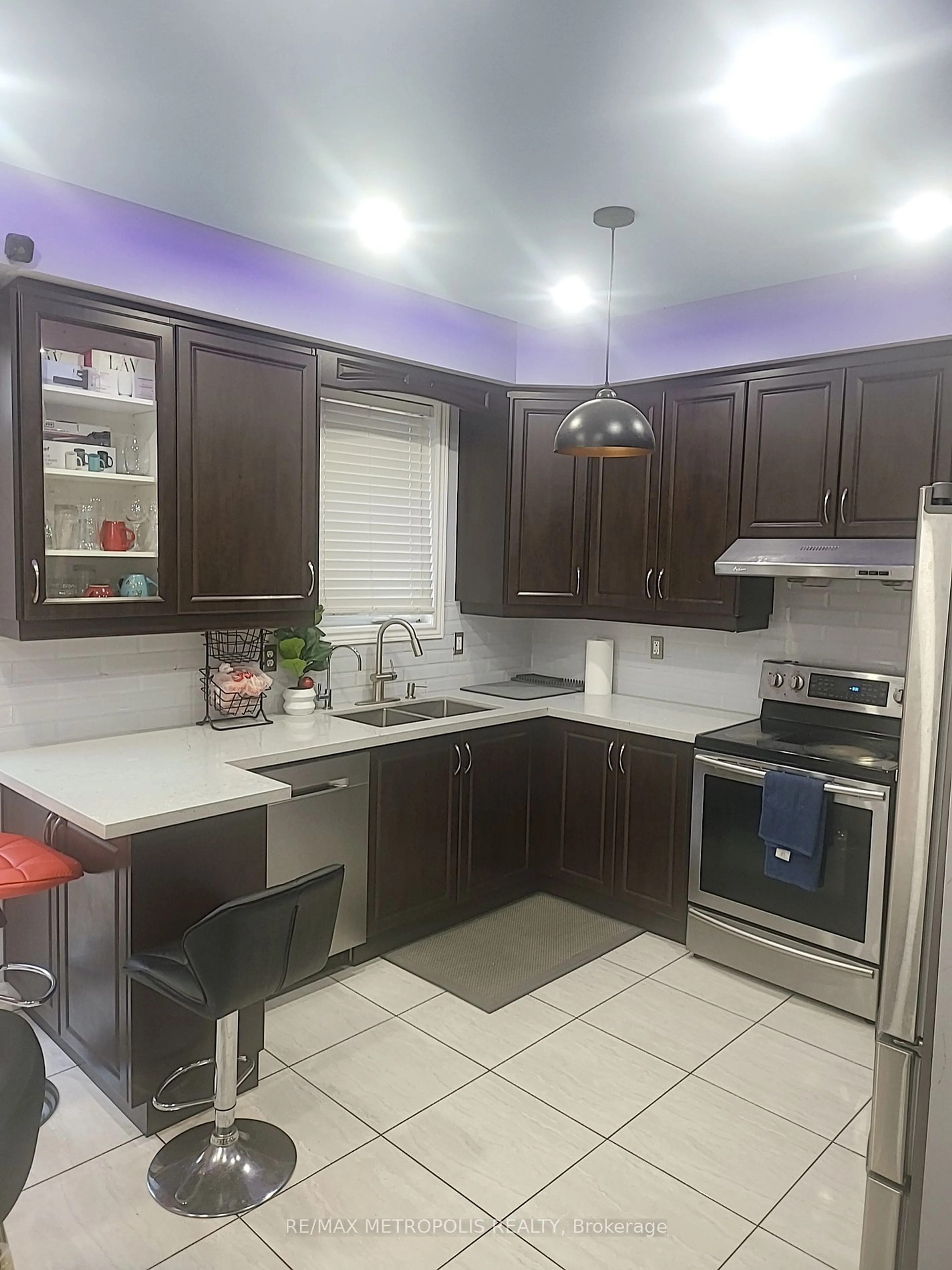 Standard kitchen, unknown for 47 Sea Drifter Cres, Brampton Ontario L6P 4B1