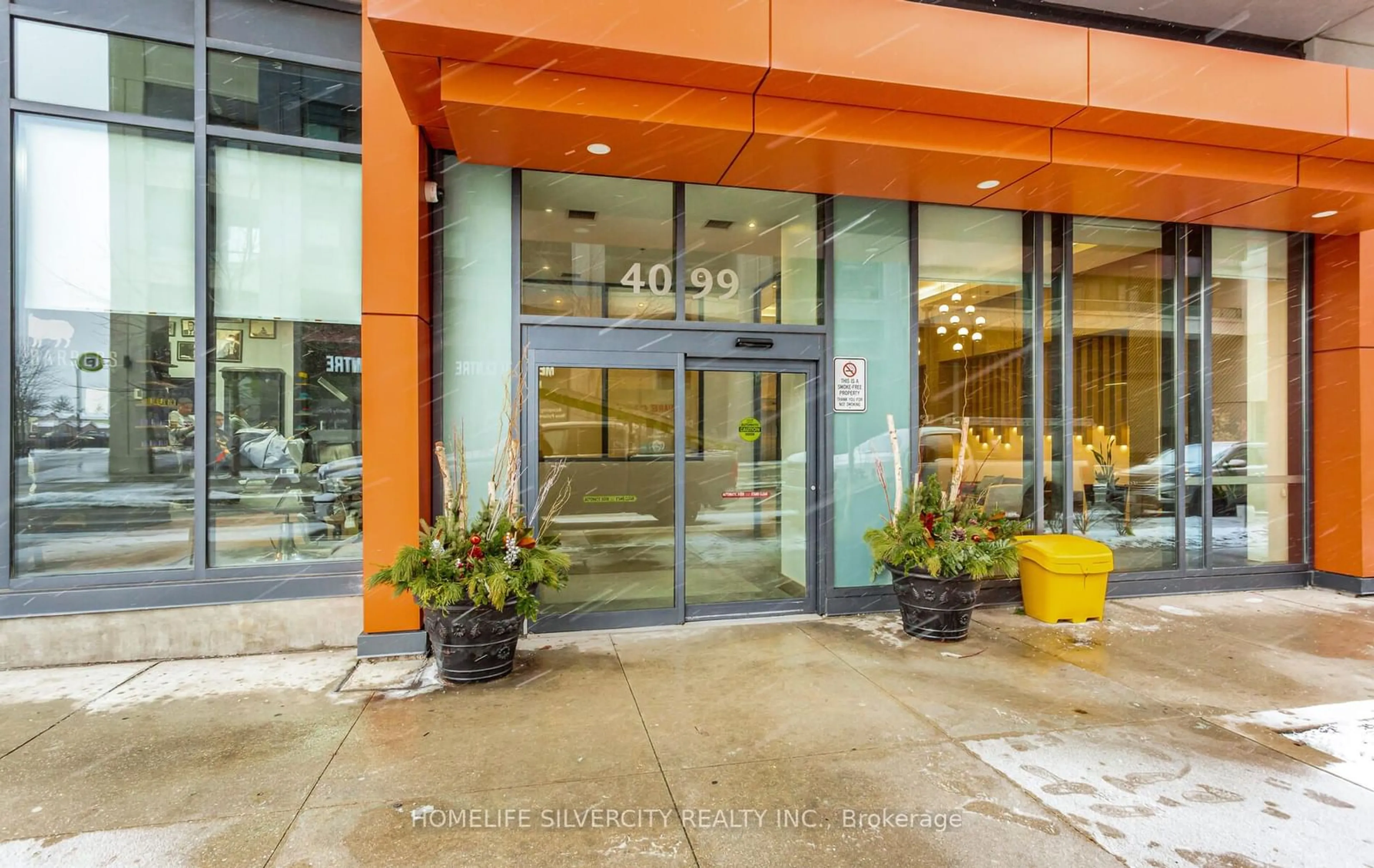 Indoor foyer for 4099 Brickstone Mews #2008, Mississauga Ontario L5B 0G2