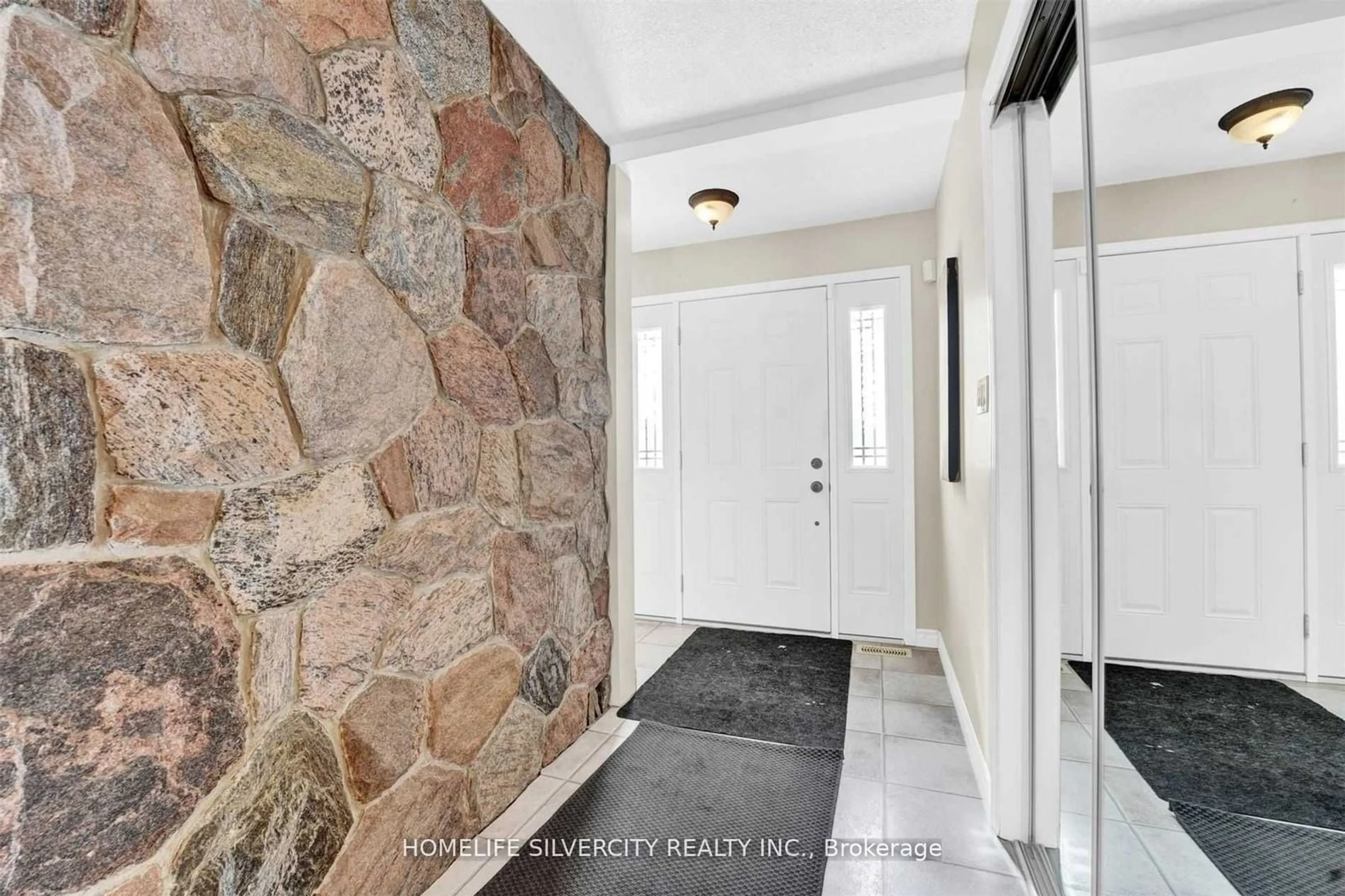 Indoor entryway for 7848 Castlederg Sdrd, Caledon Ontario L7E 0R8