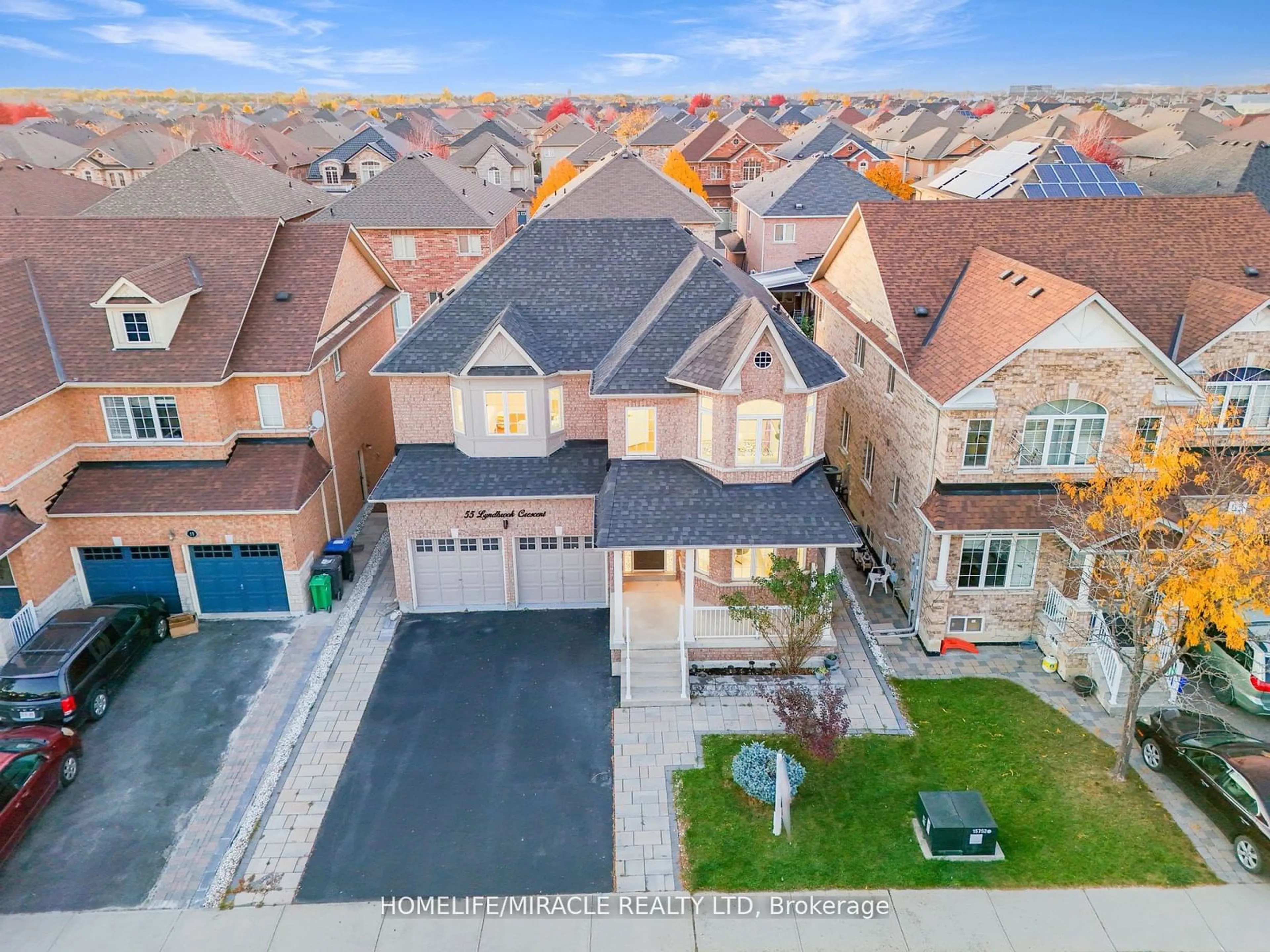 A pic from outside/outdoor area/front of a property/back of a property/a pic from drone, street for 55 Lyndbrook Cres, Brampton Ontario L6P 2N9