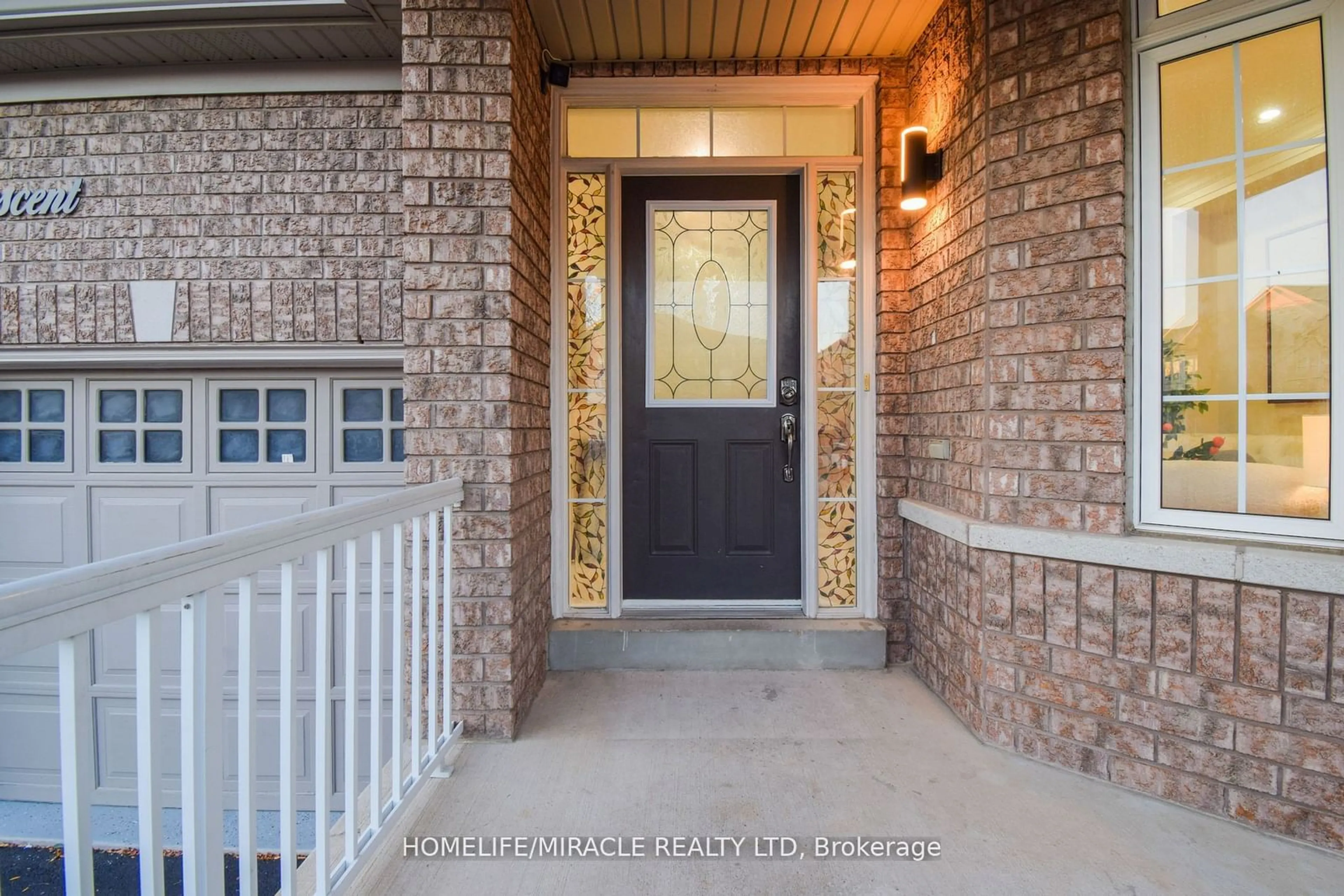 Indoor entryway for 55 Lyndbrook Cres, Brampton Ontario L6P 2N9