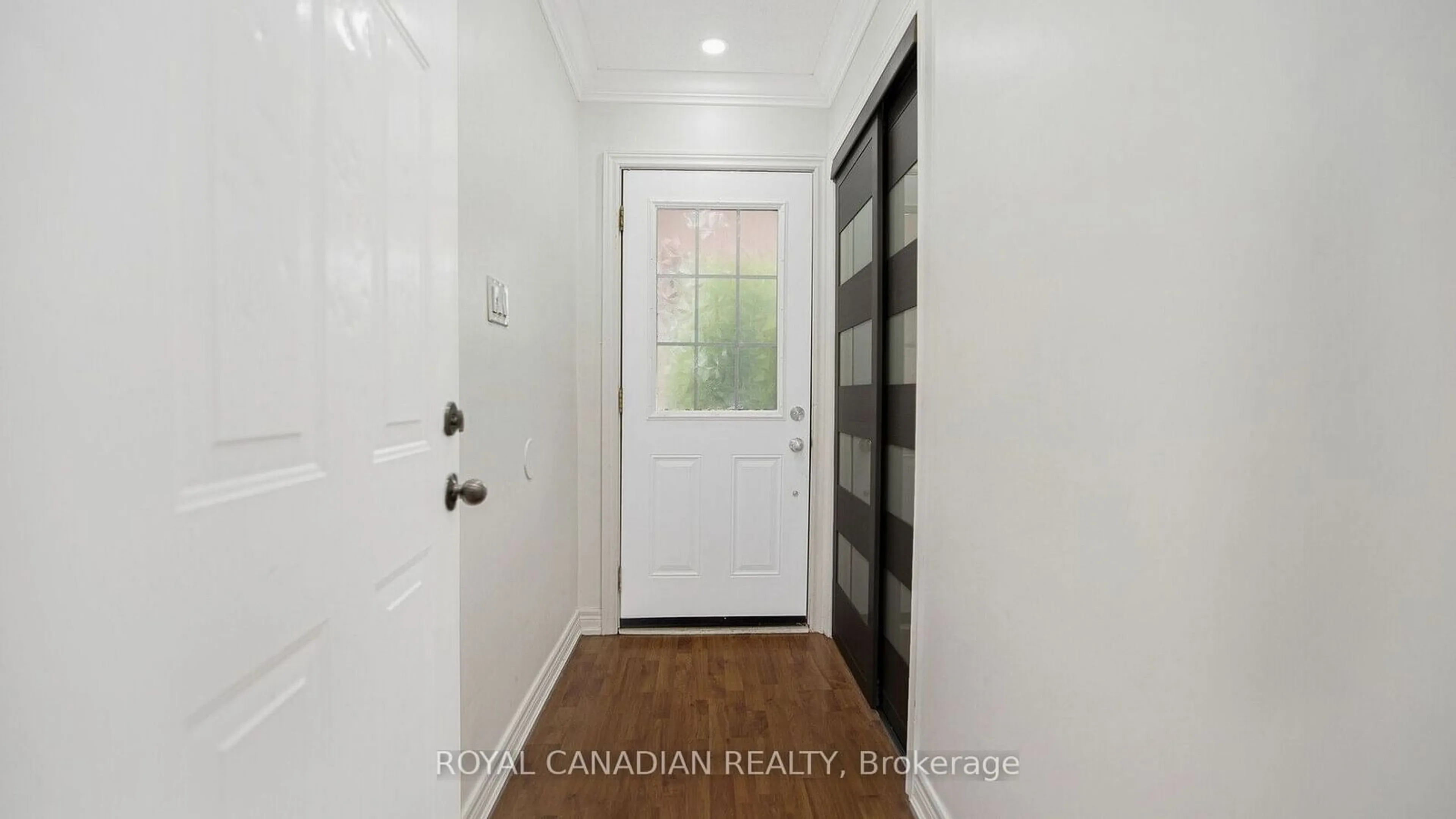 Indoor entryway for 18 Wabash Crt, Brampton Ontario L6Z 1G8