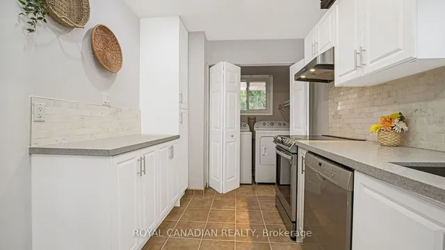 Additional property image - 18 Wabash Crt
