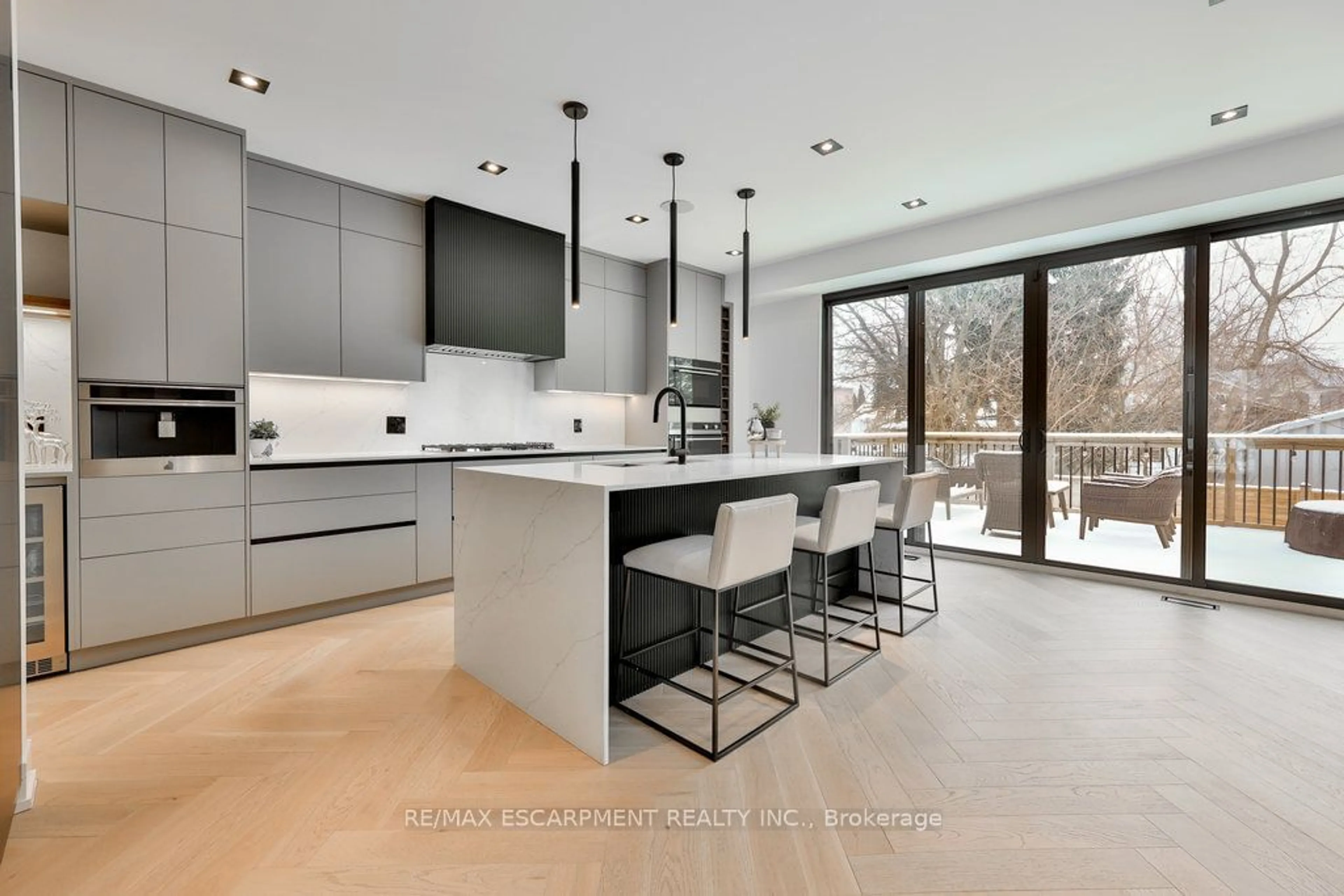 Contemporary kitchen, unknown for 1175 Ogden Ave, Mississauga Ontario L5E 2G8