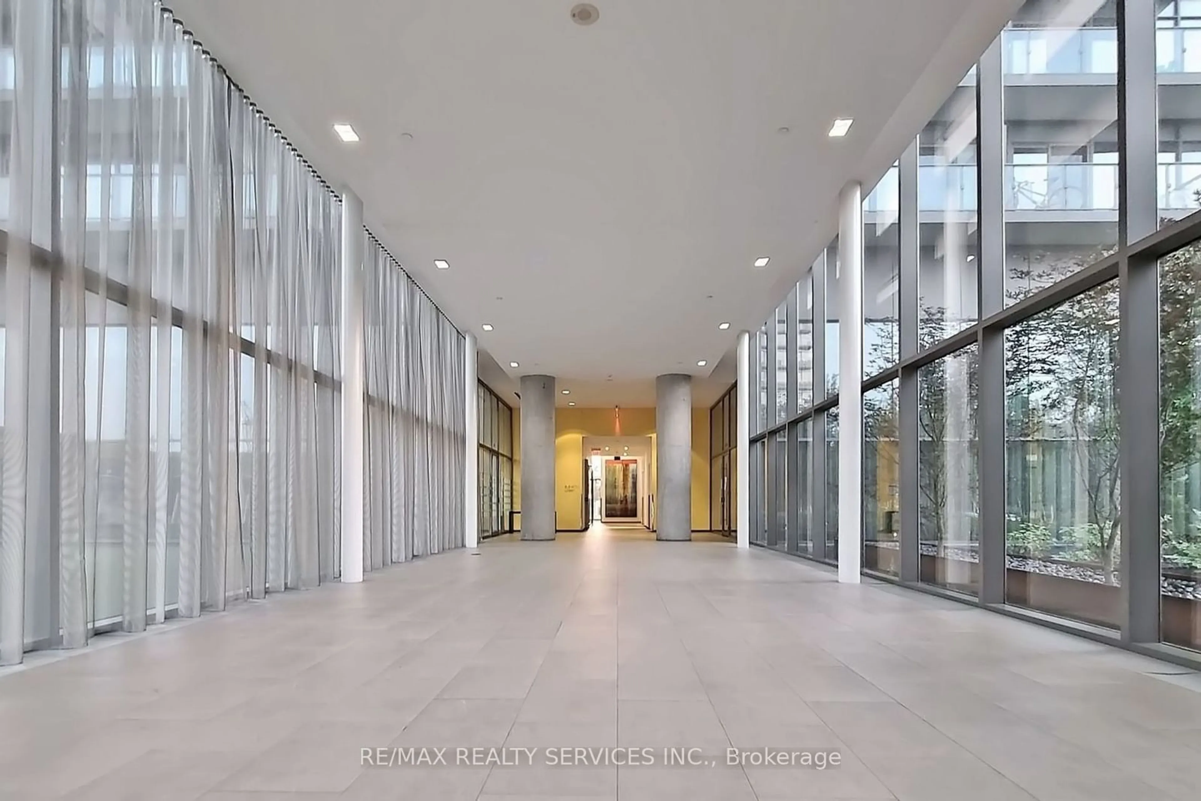 Indoor foyer for 105 The Queensway Ave #511, Toronto Ontario M6S 5B5