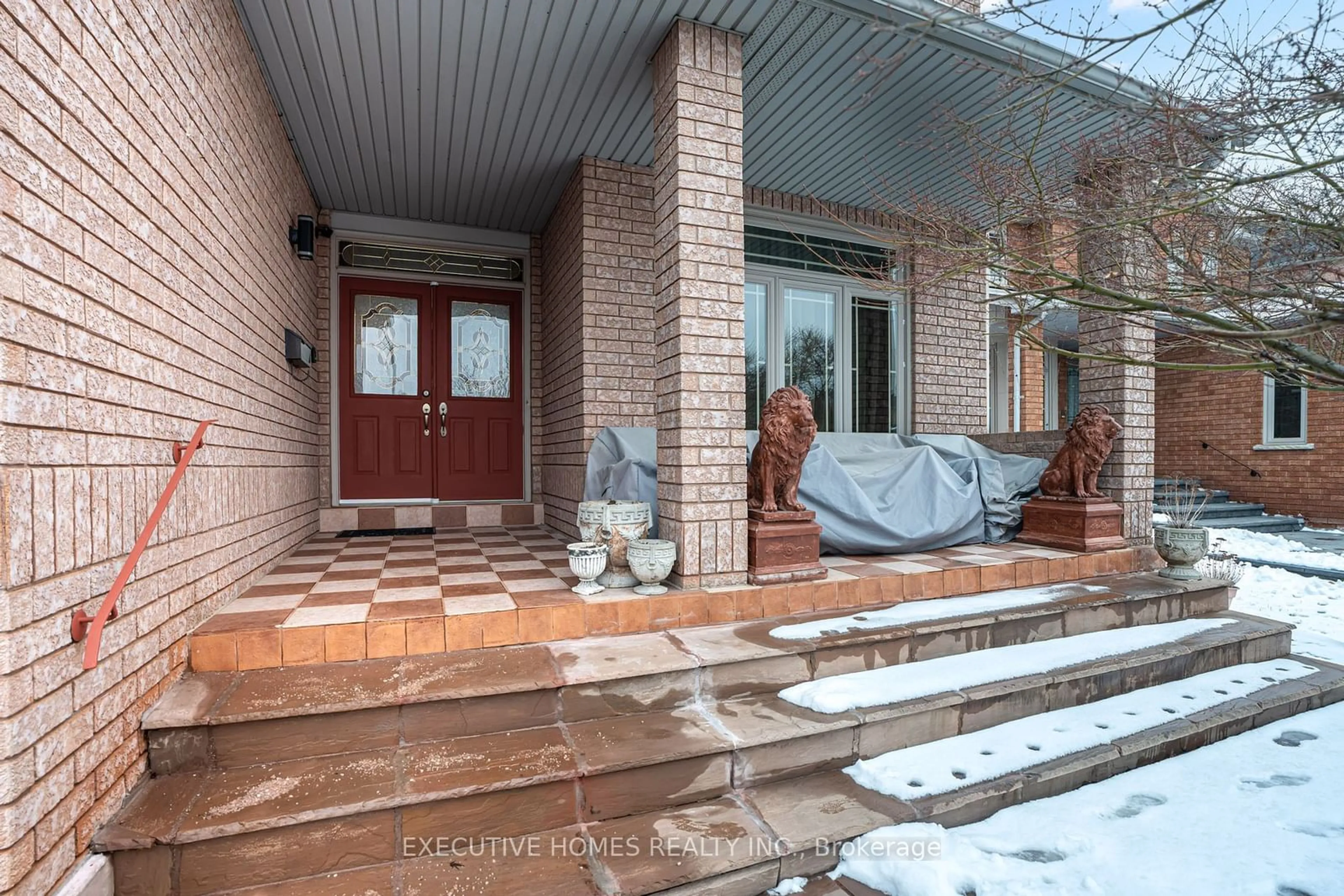 Indoor entryway for 178 Bristol Rd, Mississauga Ontario L4Z 3V5