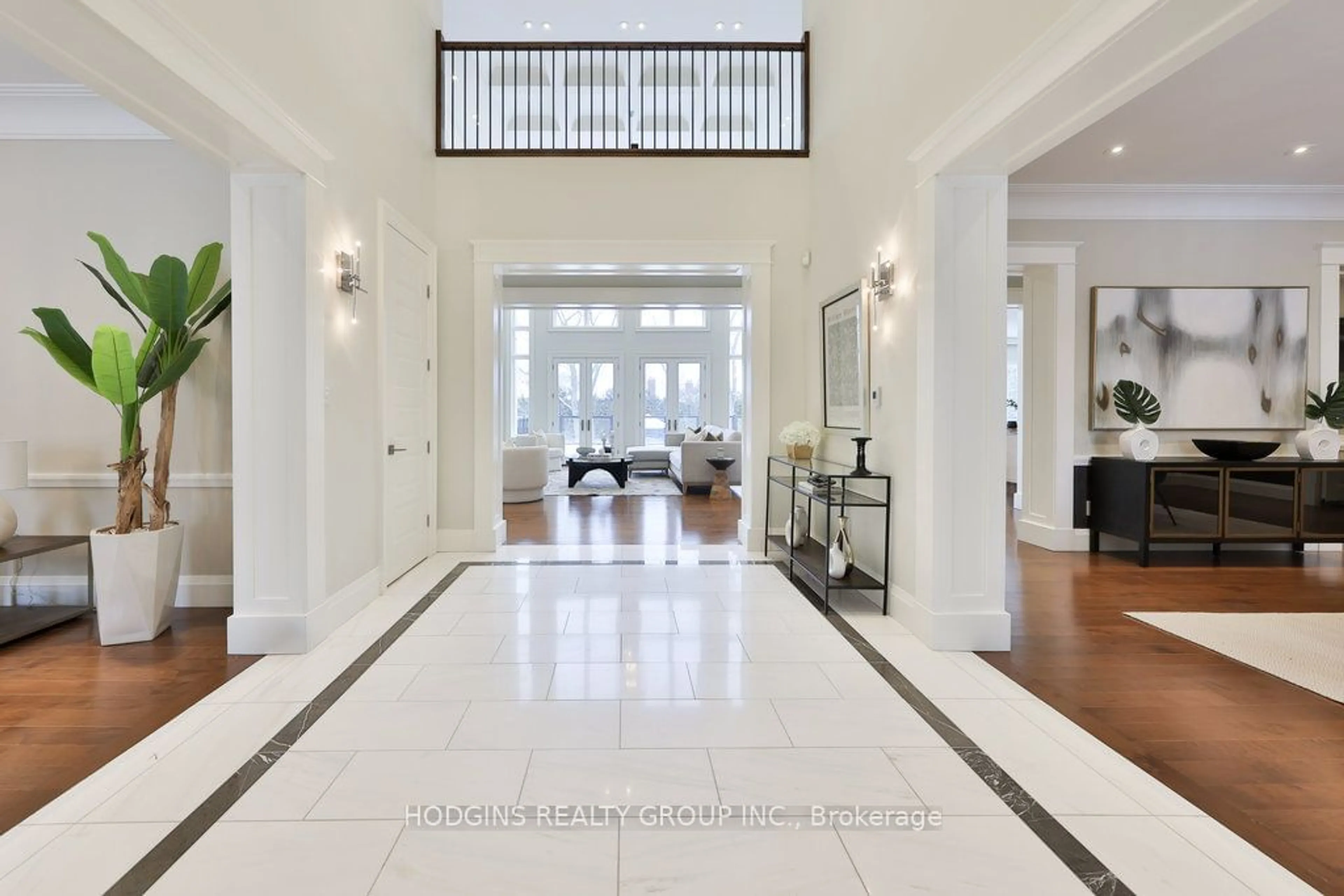 Indoor foyer for 3635 Walnut Grove Rd, Mississauga Ontario L5L 2W9