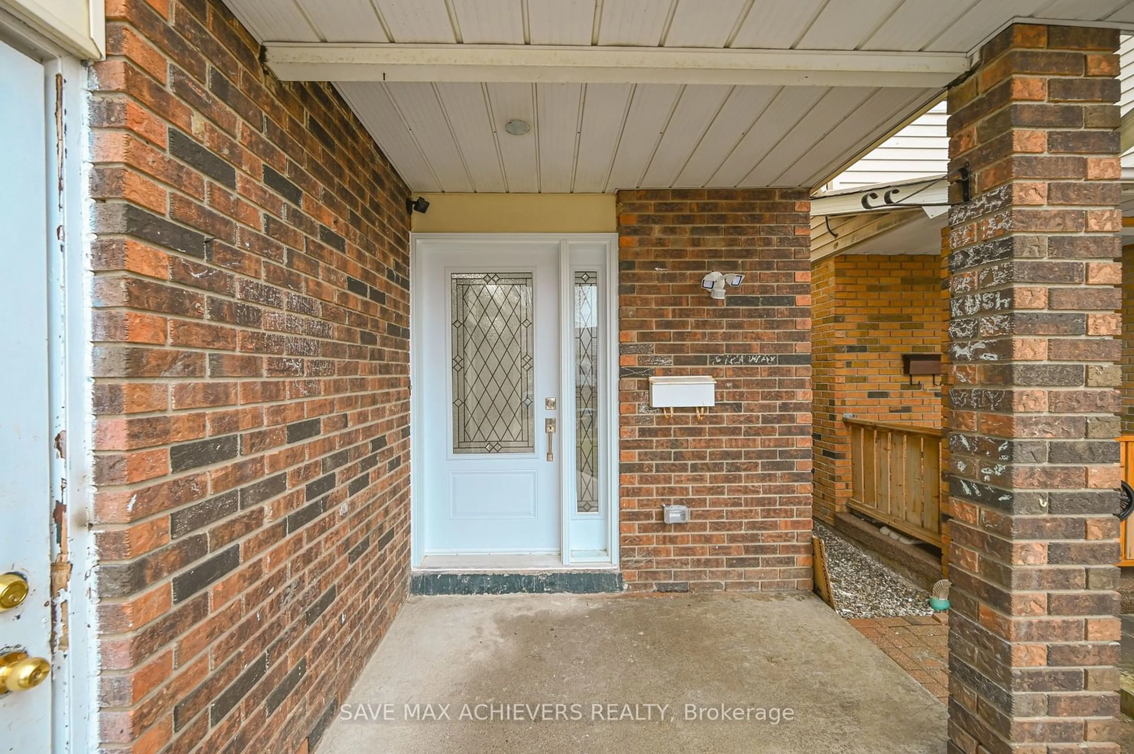 Indoor entryway for 31 Histon Cres, Brampton Ontario L6V 3P9