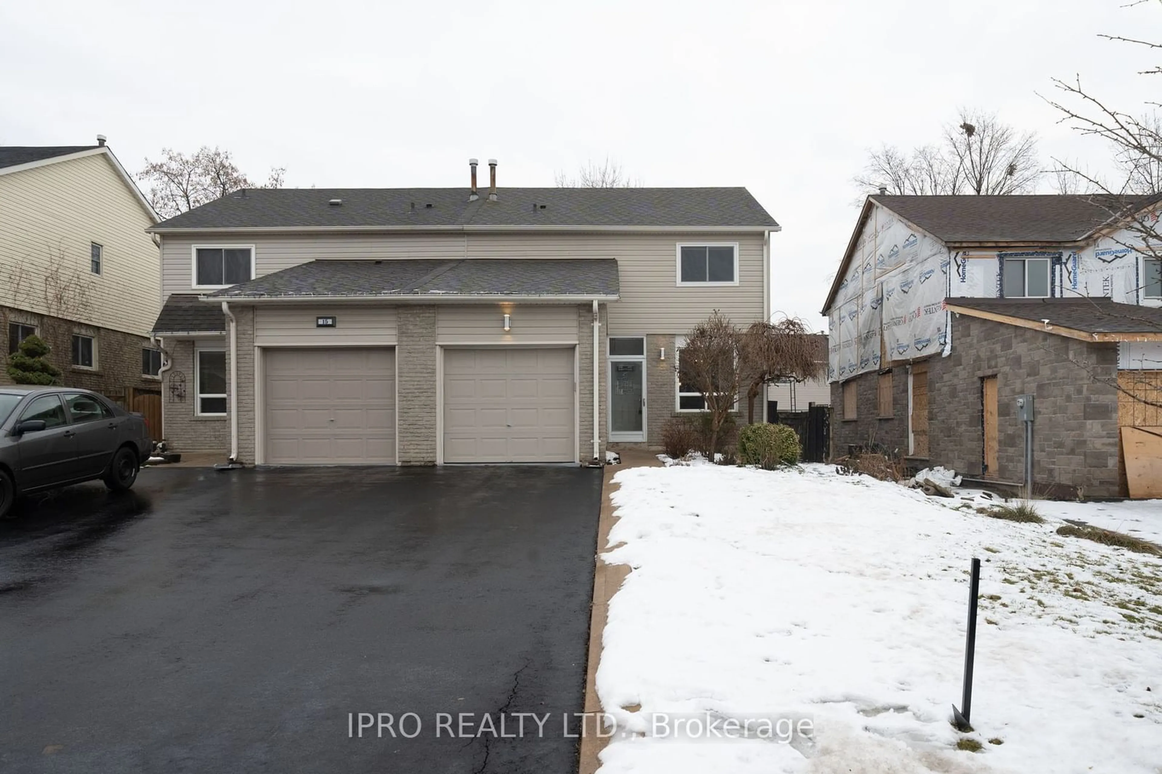 A pic from outside/outdoor area/front of a property/back of a property/a pic from drone, street for 13 Sparklett Cres, Brampton Ontario L6Z 4A6