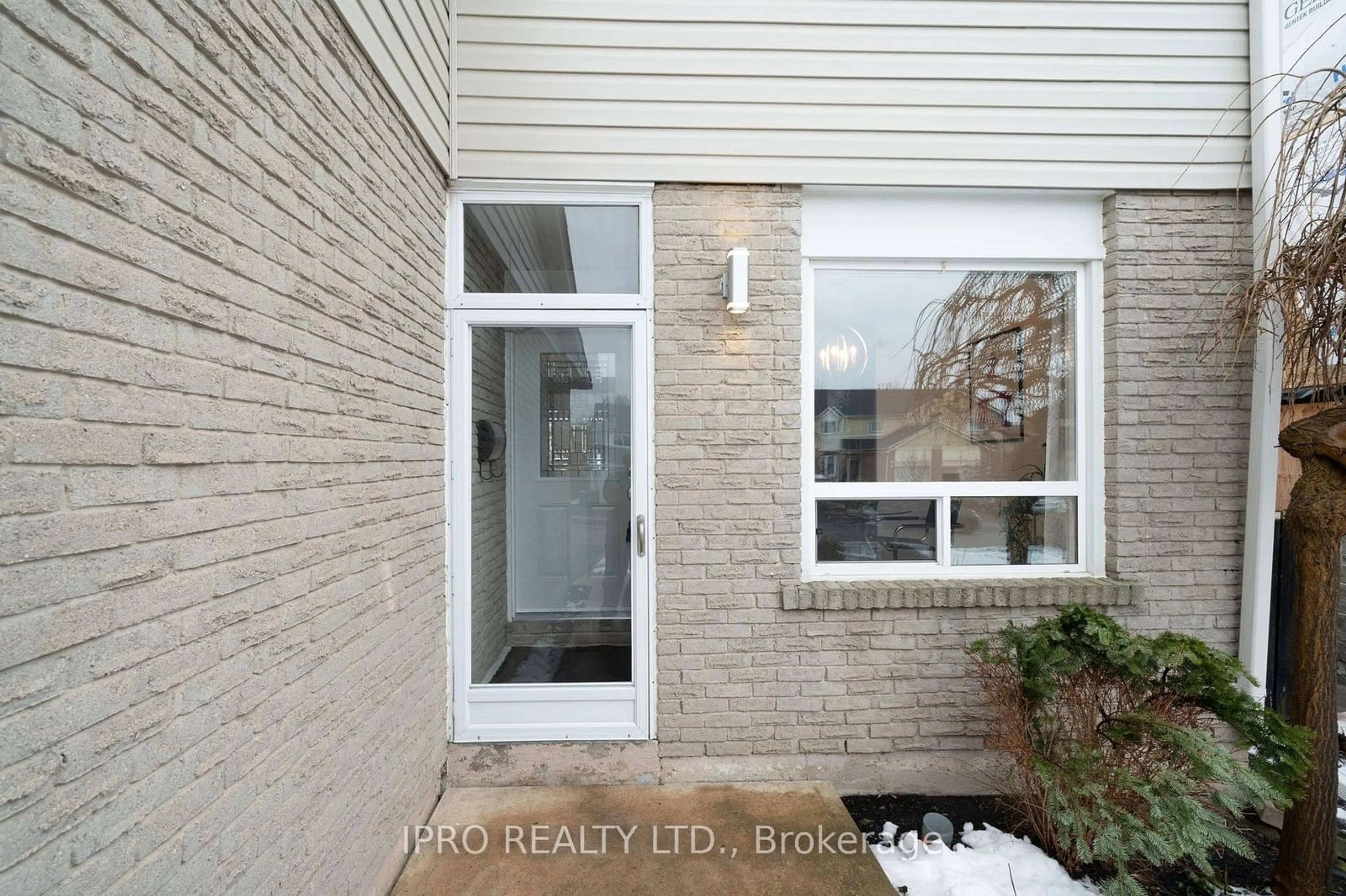 Indoor entryway for 13 Sparklett Cres, Brampton Ontario L6Z 4A6