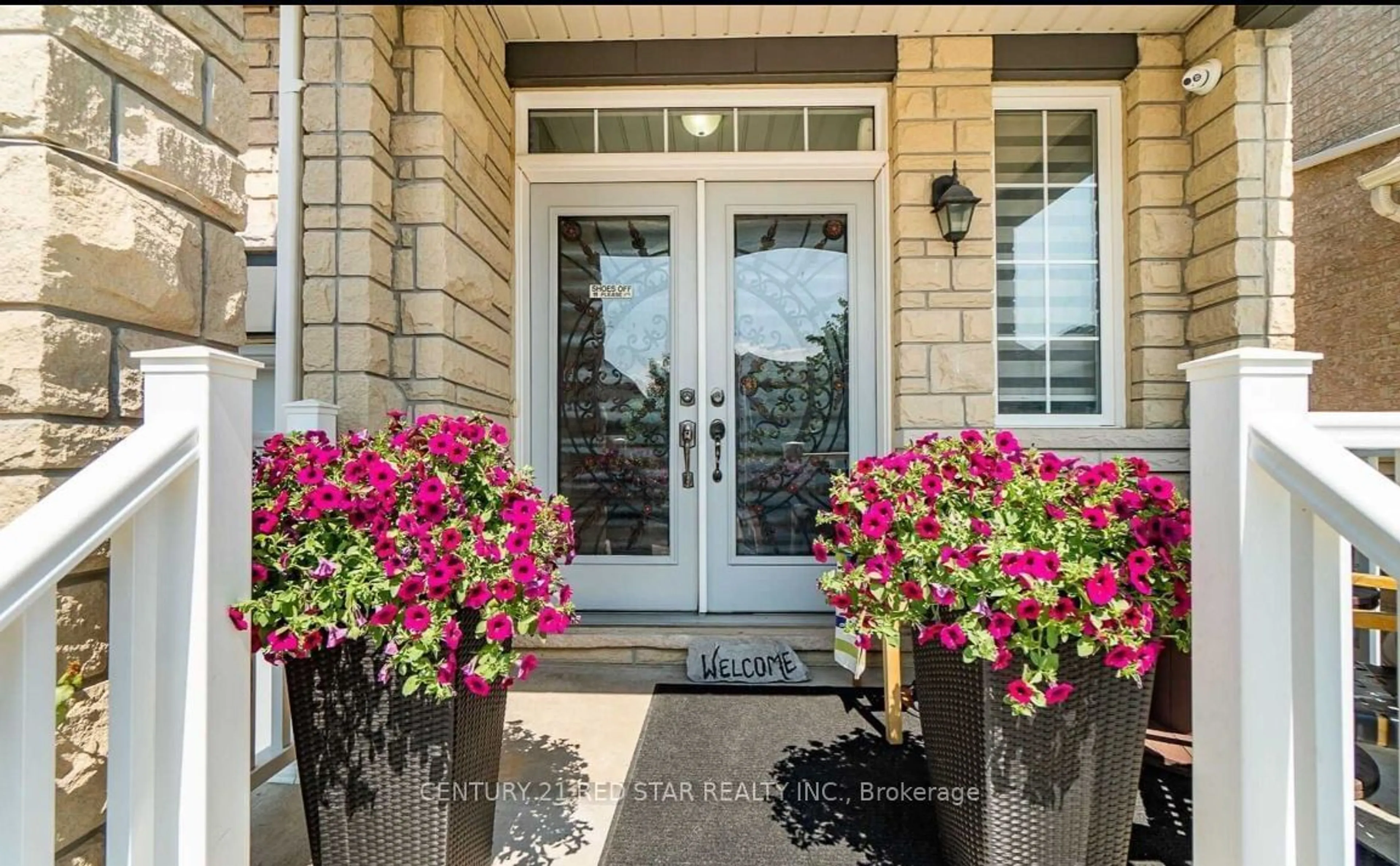 Indoor entryway for 19 Durango Dr, Brampton Ontario L4S 2W5