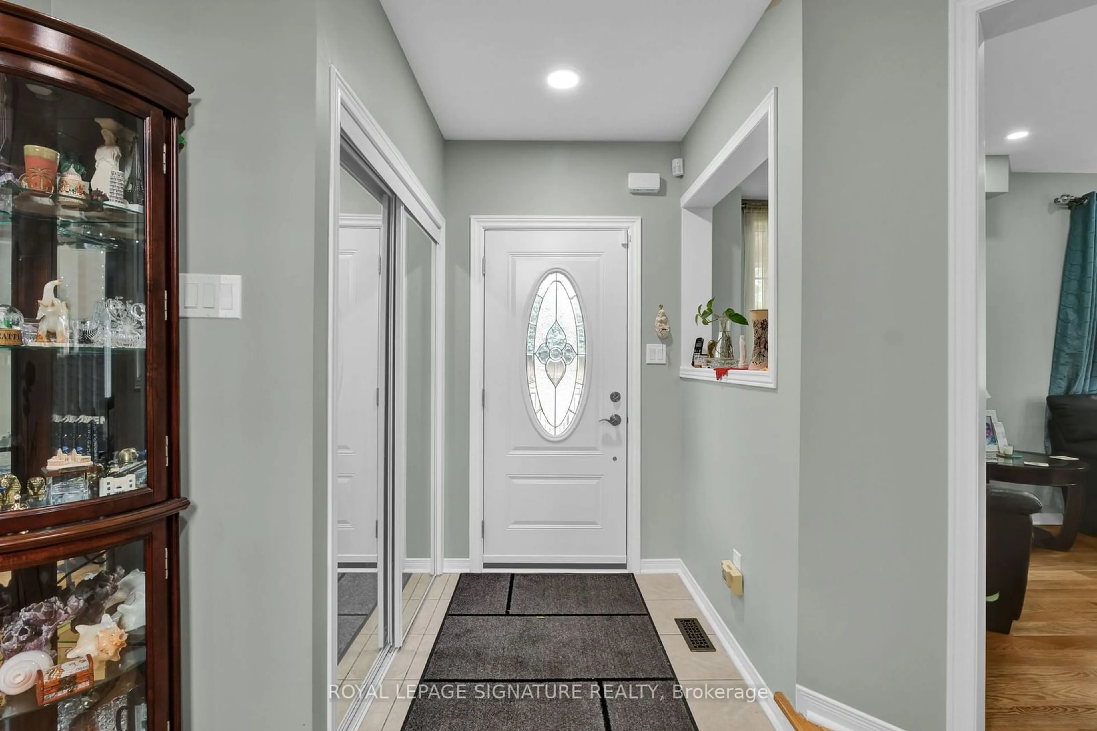 Indoor entryway for 3218 Britannia Rd, Mississauga Ontario L5M 6S9