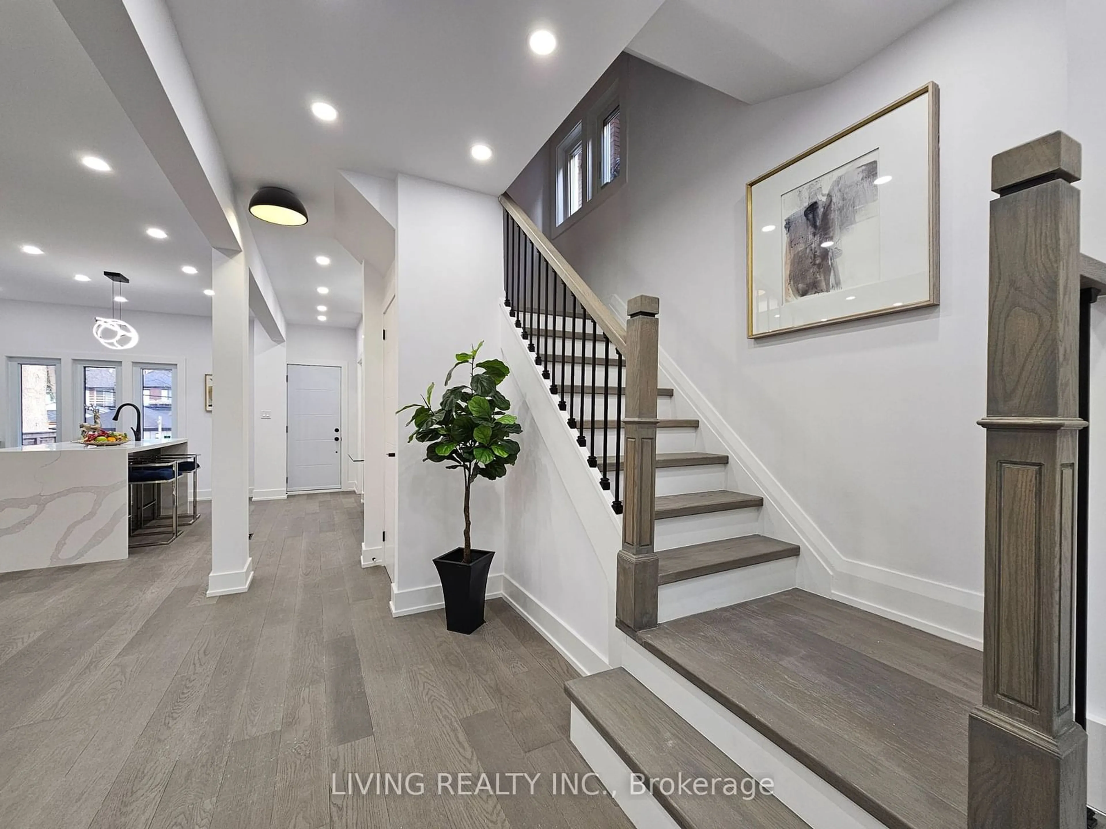 Indoor entryway for 479 Windermere Ave, Toronto Ontario M6S 3L5