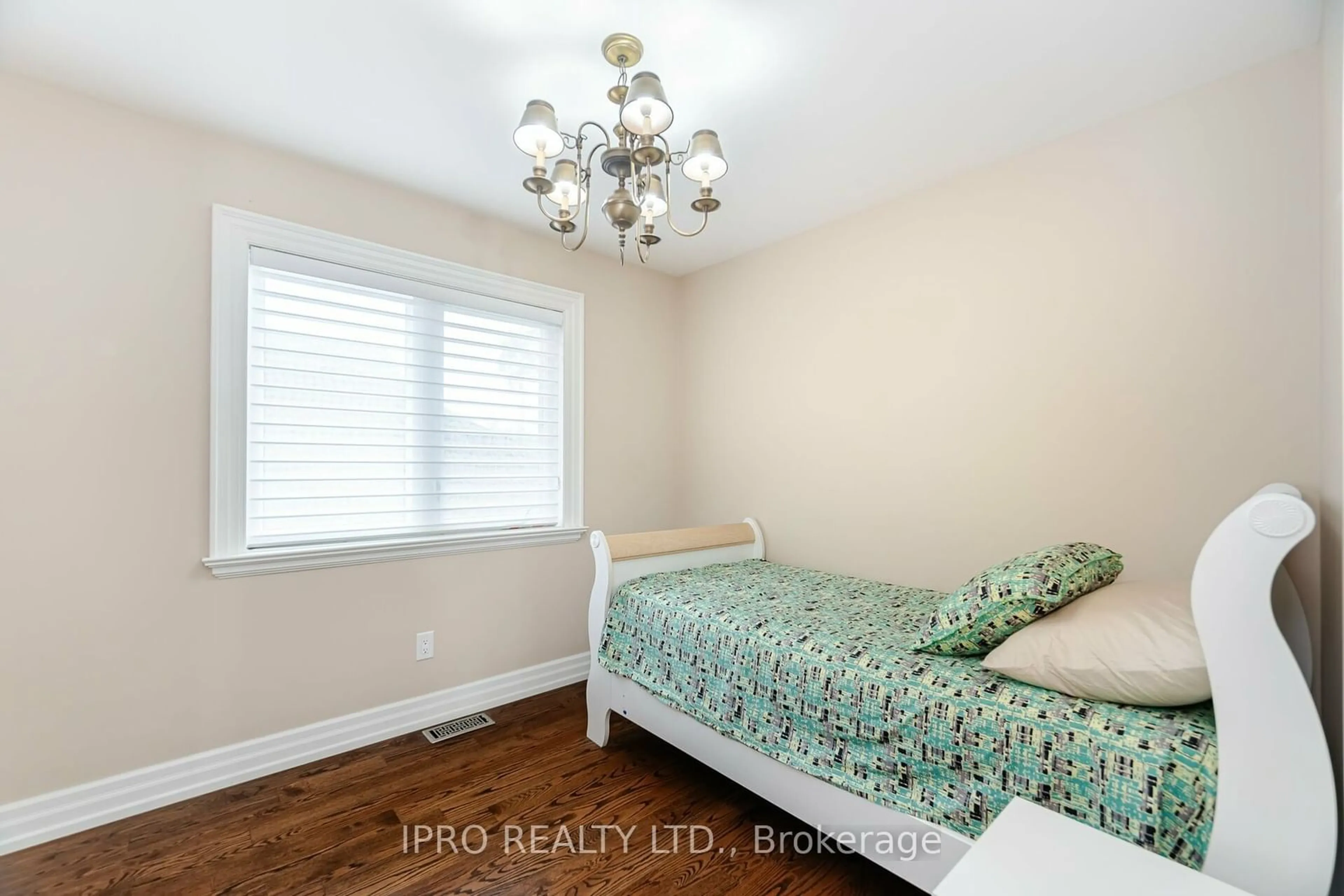 Bedroom with bed, wood/laminate floor for 1080 Haig Blvd, Mississauga Ontario L5E 2M5