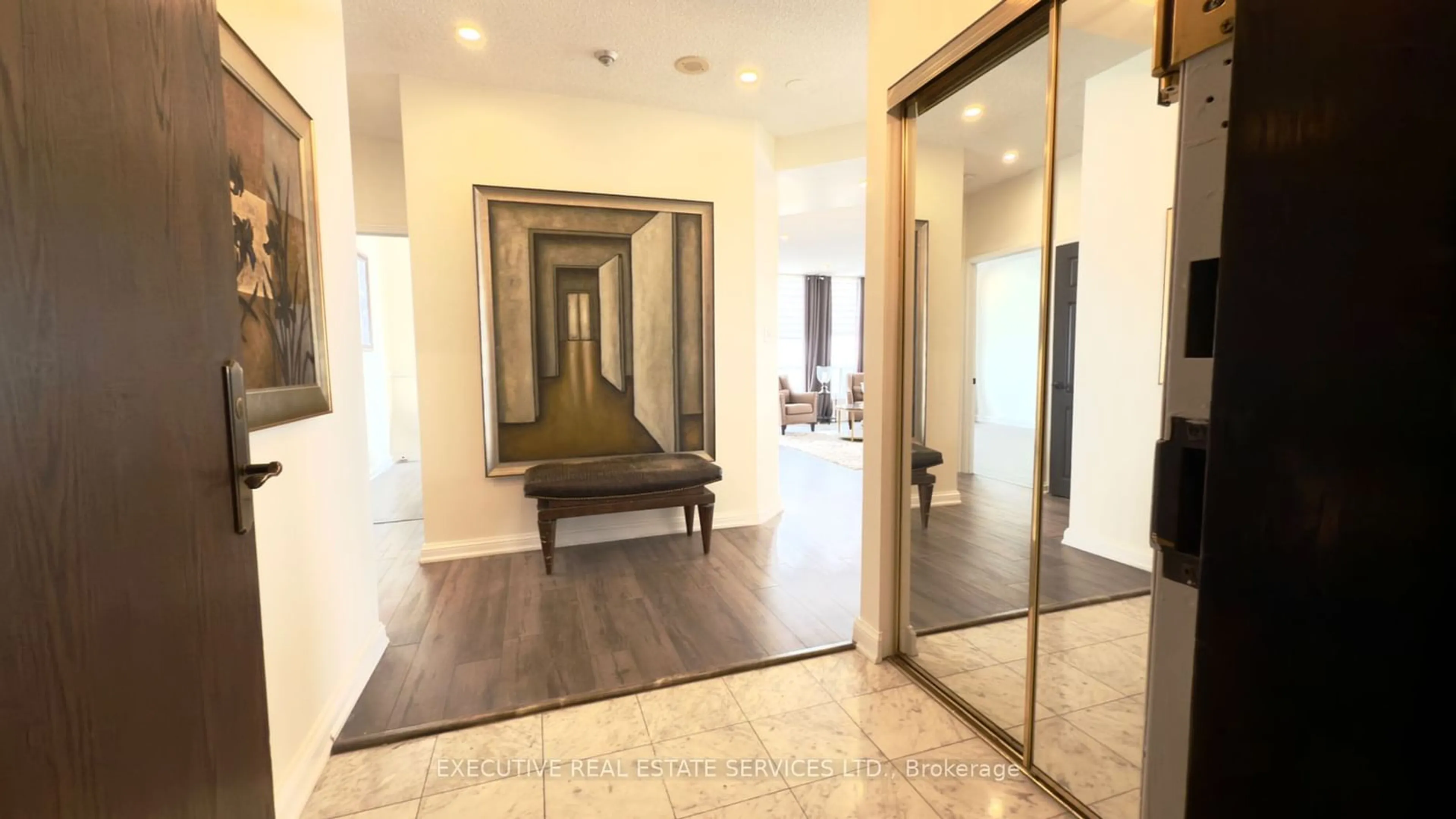 Indoor foyer for 22 Hanover Rd #2501, Brampton Ontario L6S 5K7