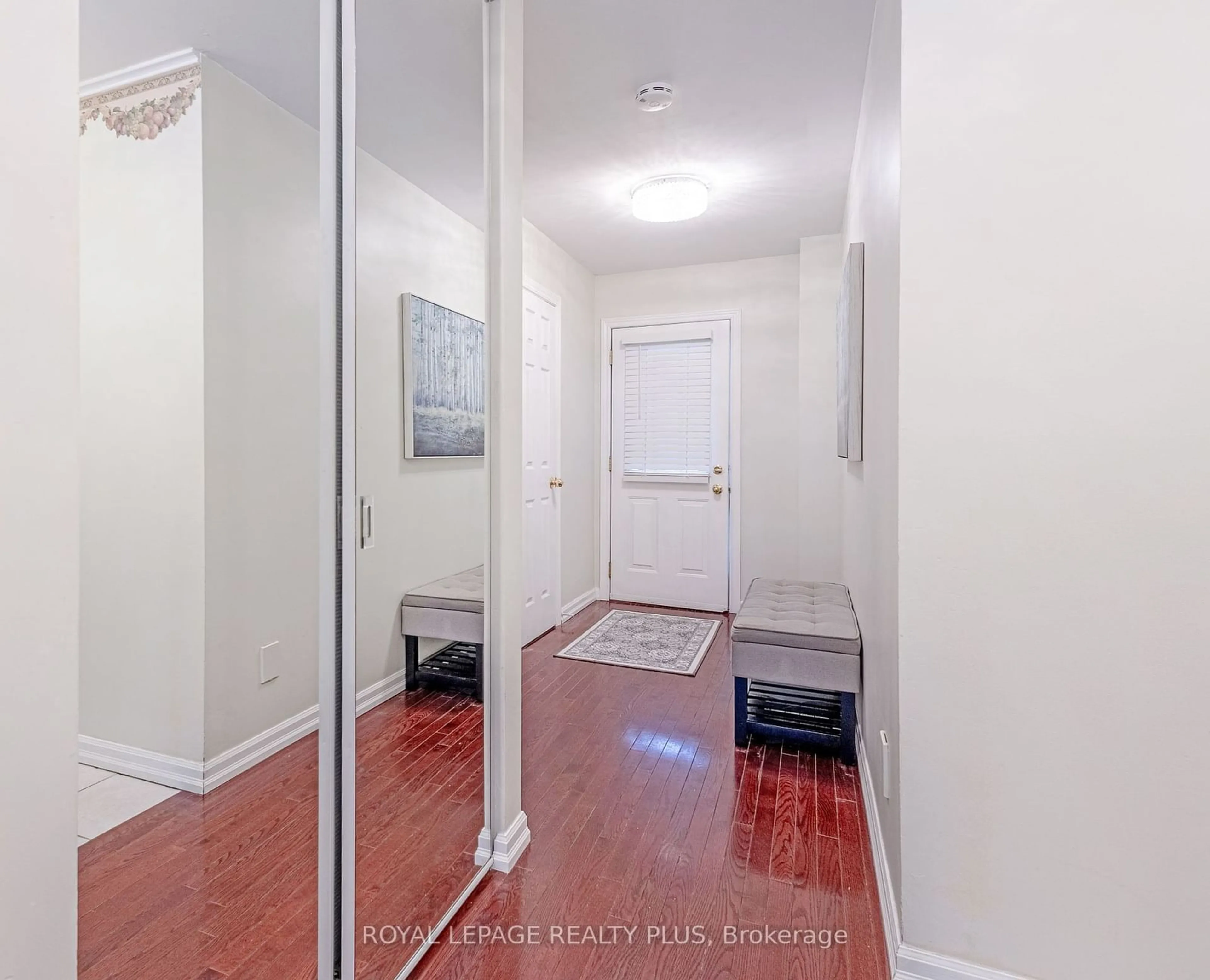 Indoor entryway for 3351 Hornbeam Cres #62, Mississauga Ontario L5L 3Z8