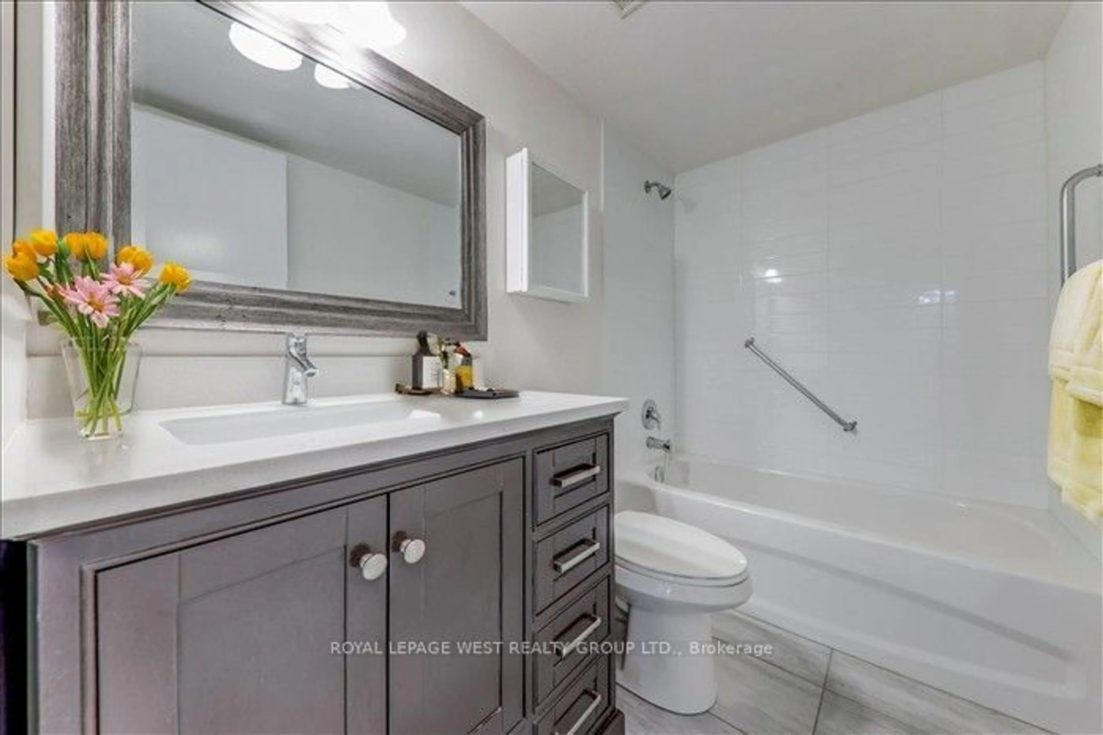 Standard bathroom, ceramic/tile floor for 1320 Islington Ave #201, Toronto Ontario M9A 5C6