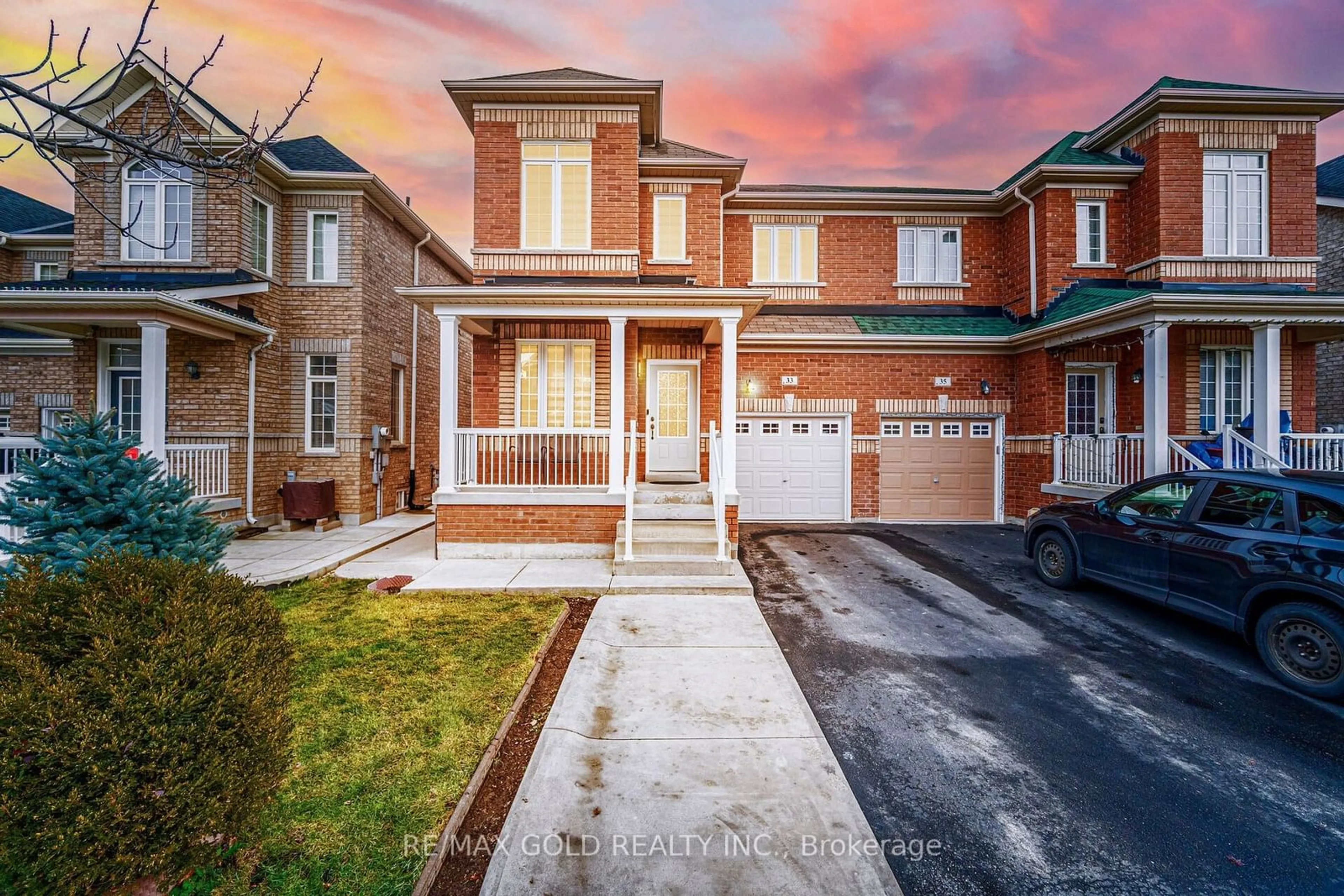 Home with brick exterior material, street for 33 Callalily Rd, Brampton Ontario L7A 0M3