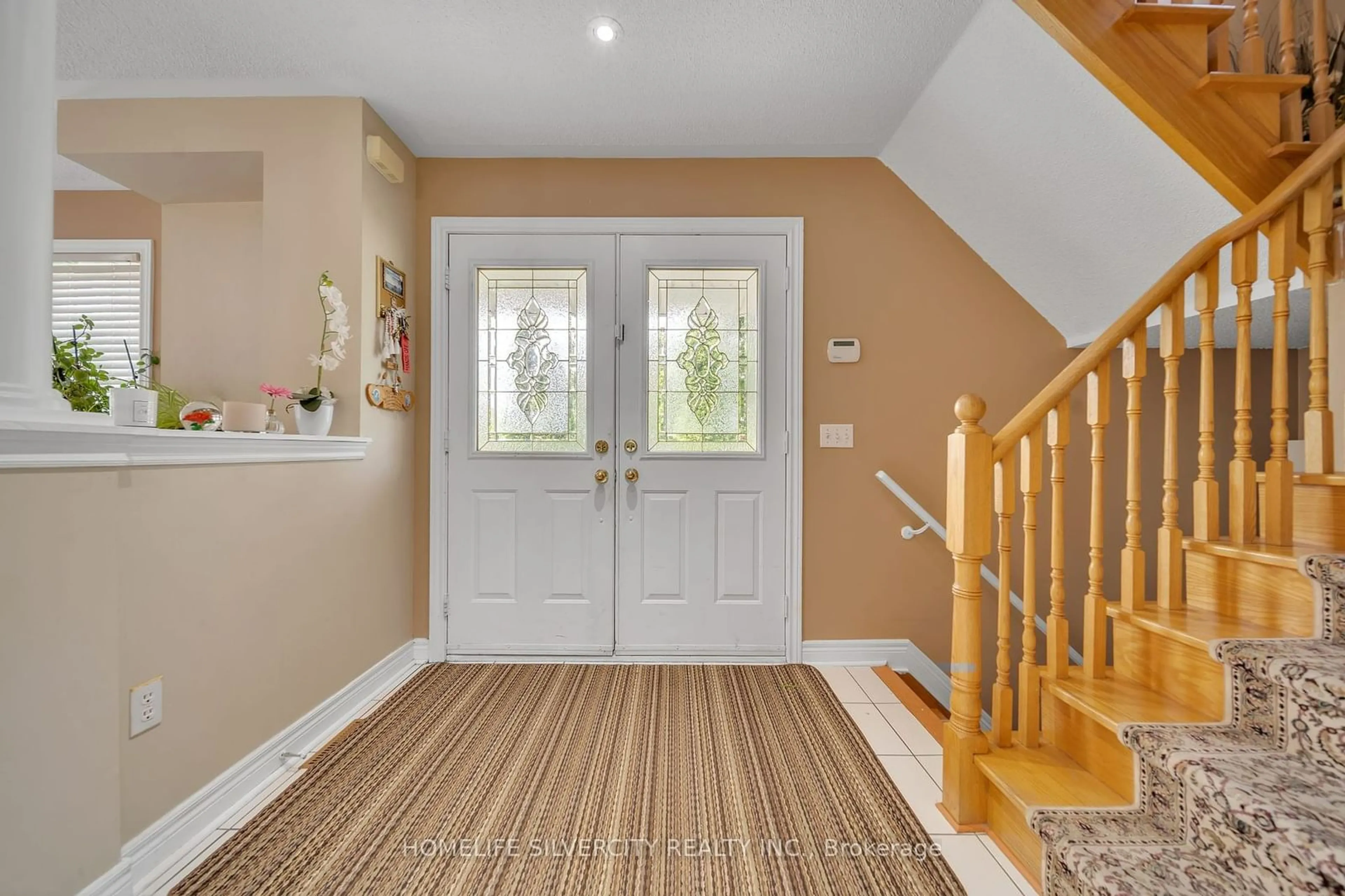 Indoor entryway for 7 Westbrook Ave, Brampton Ontario L6P 1M3