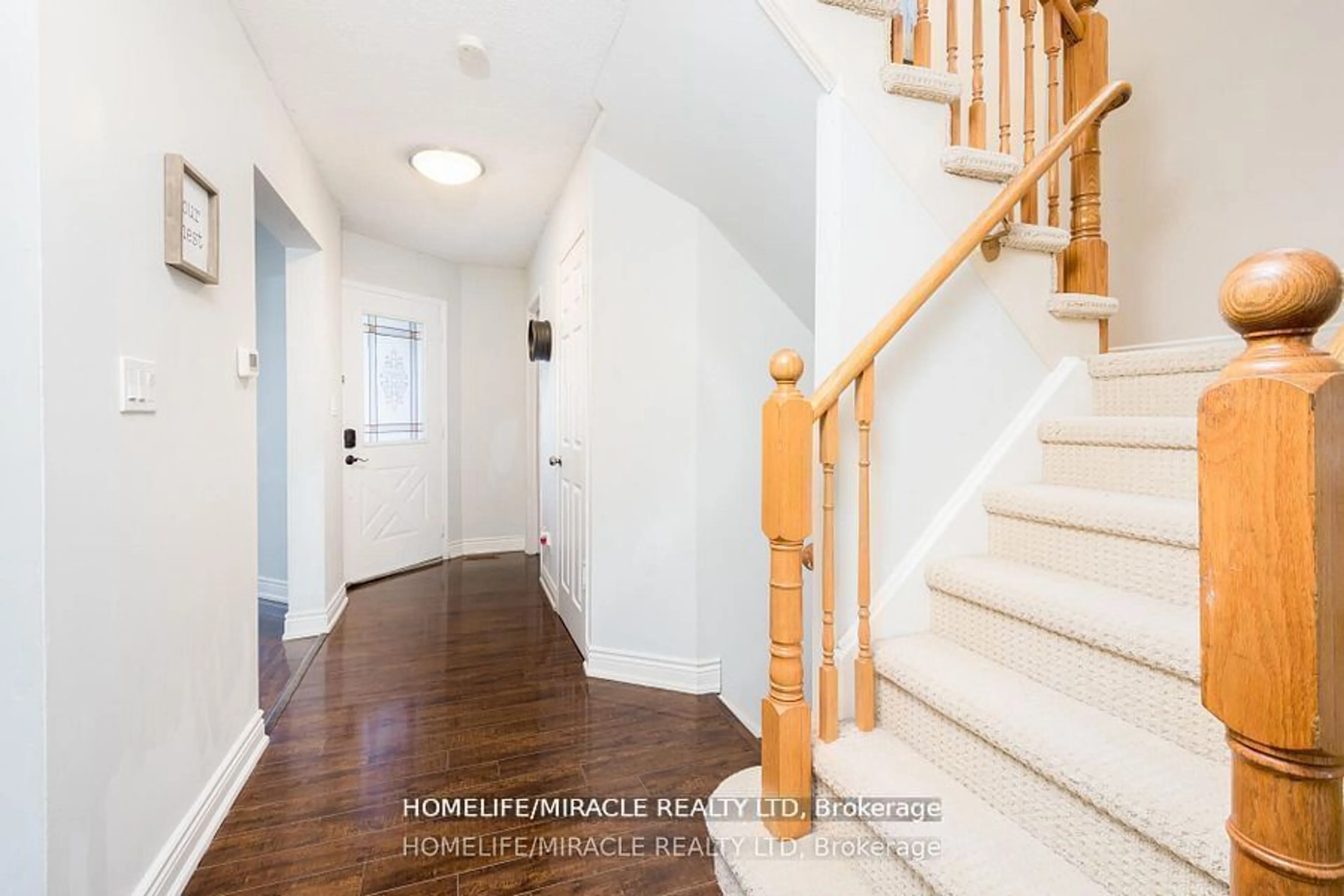 Indoor entryway for 4361 Violet Rd, Mississauga Ontario L5V 1J8