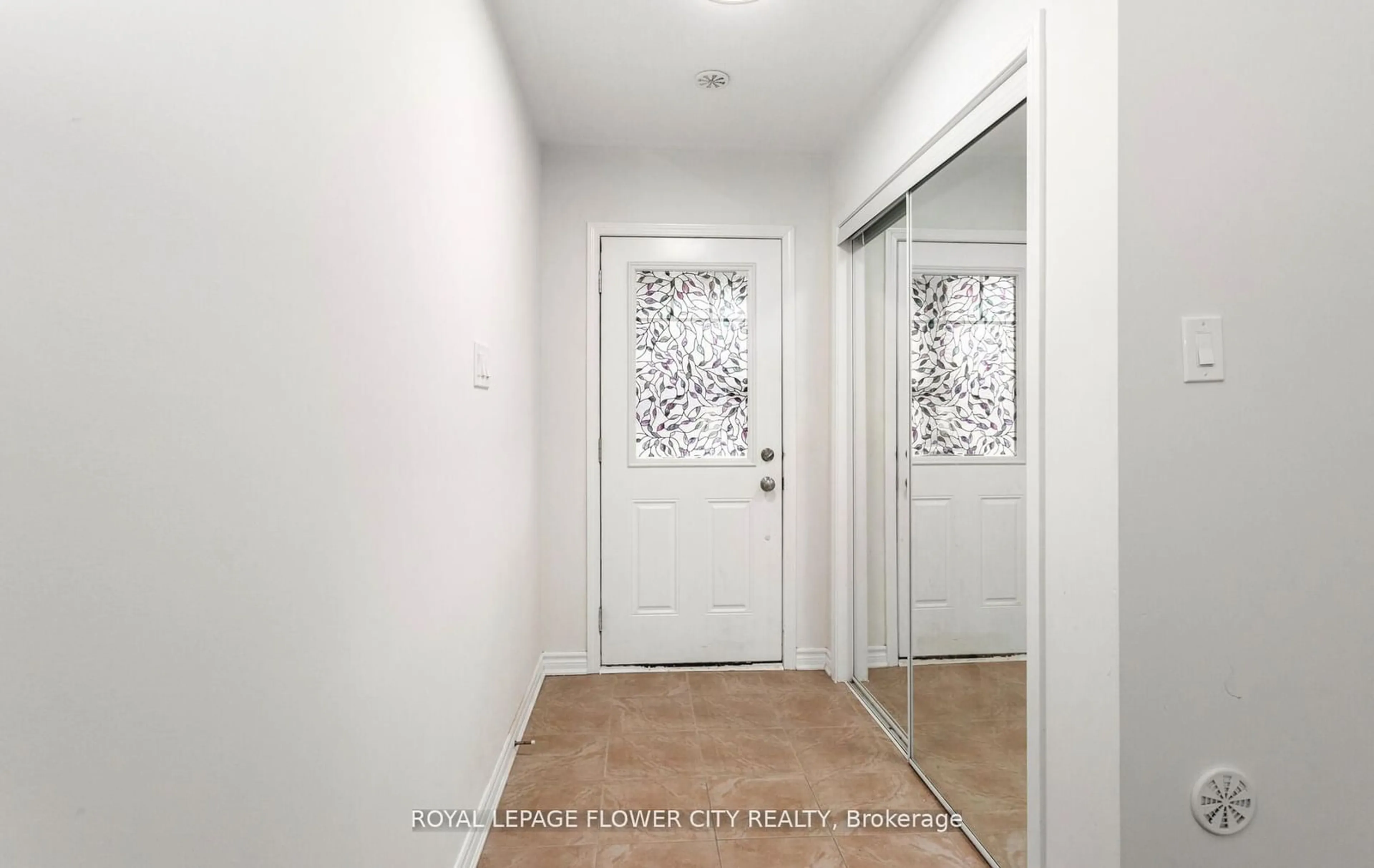 Indoor entryway for 16 Quillberry Clse, Brampton Ontario L7A 4N8