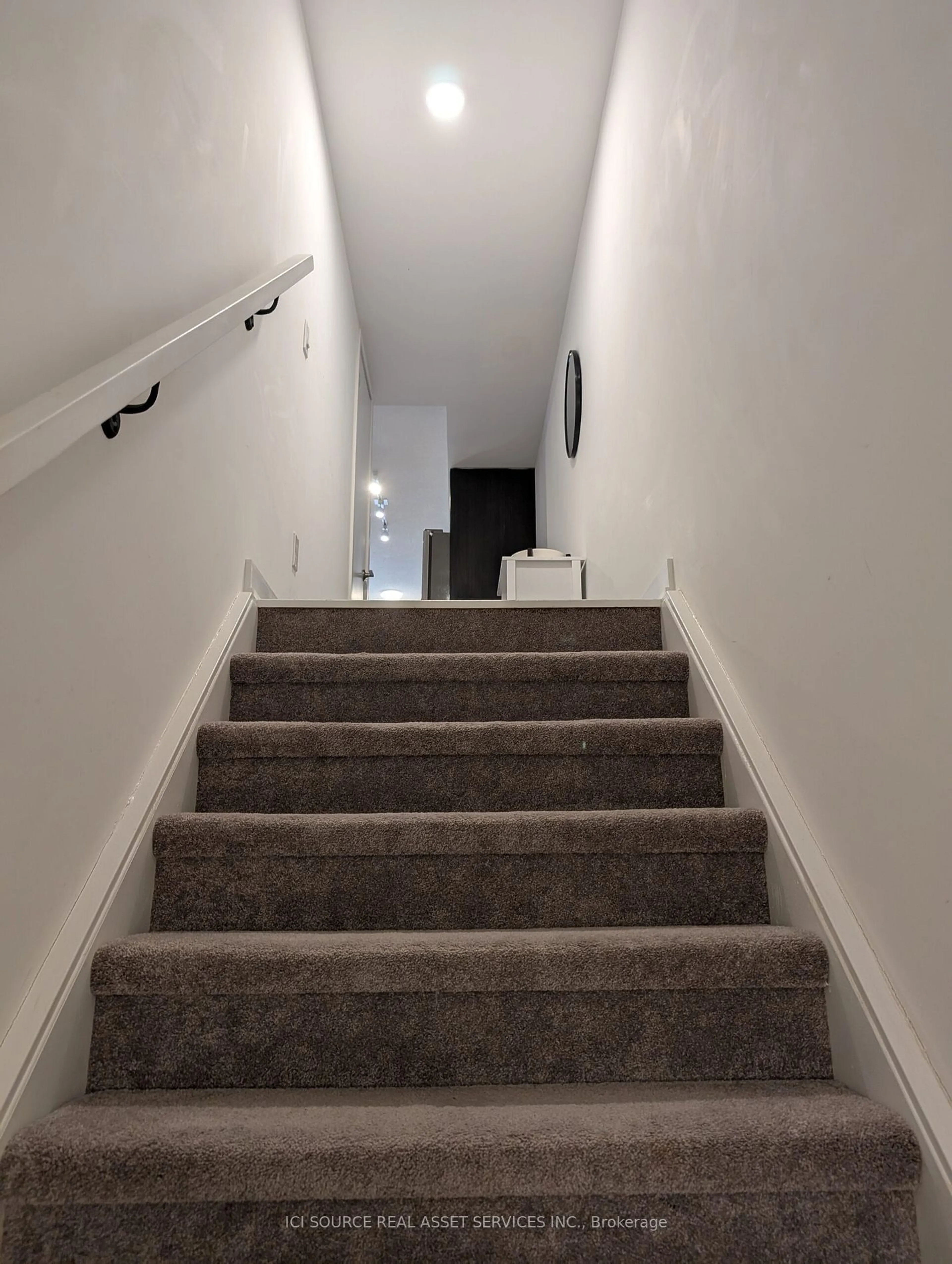 Stairs for 1131 Cooke Blvd #712, Burlington Ontario L7T 0C3