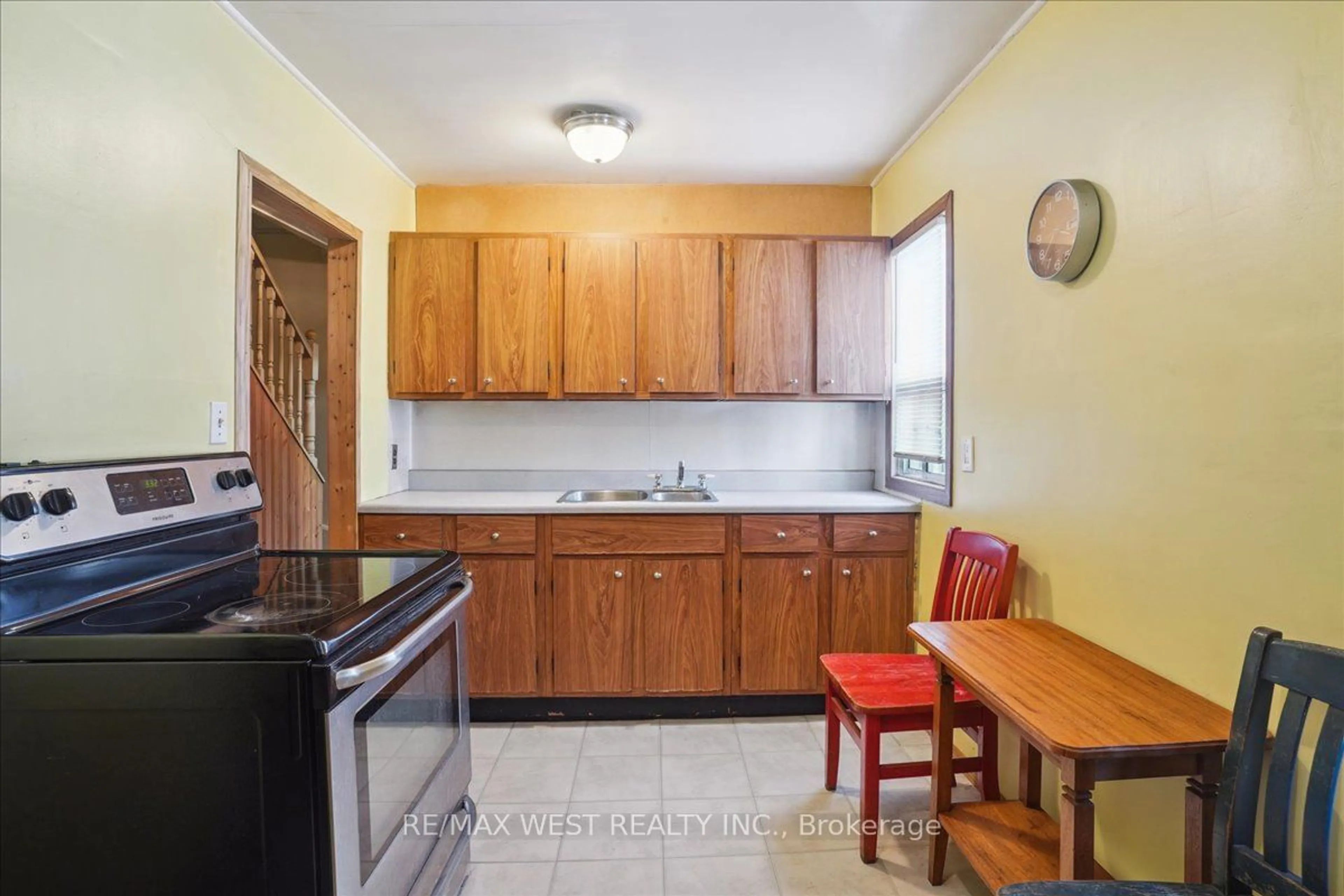 Standard kitchen, unknown for 55 Stewart St, Oakville Ontario L6K 1X6