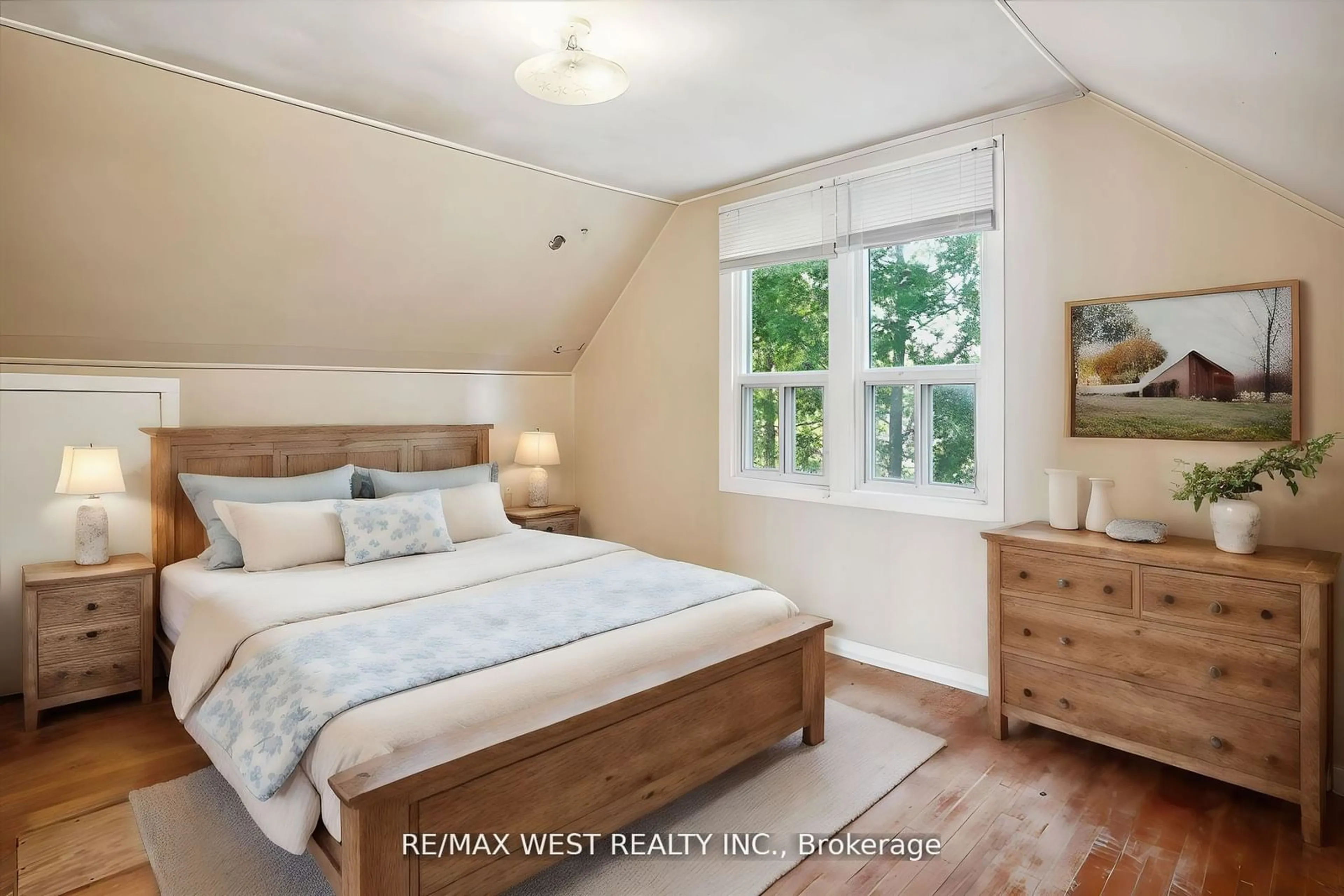 Bedroom with bed, wood/laminate floor for 55 Stewart St, Oakville Ontario L6K 1X6