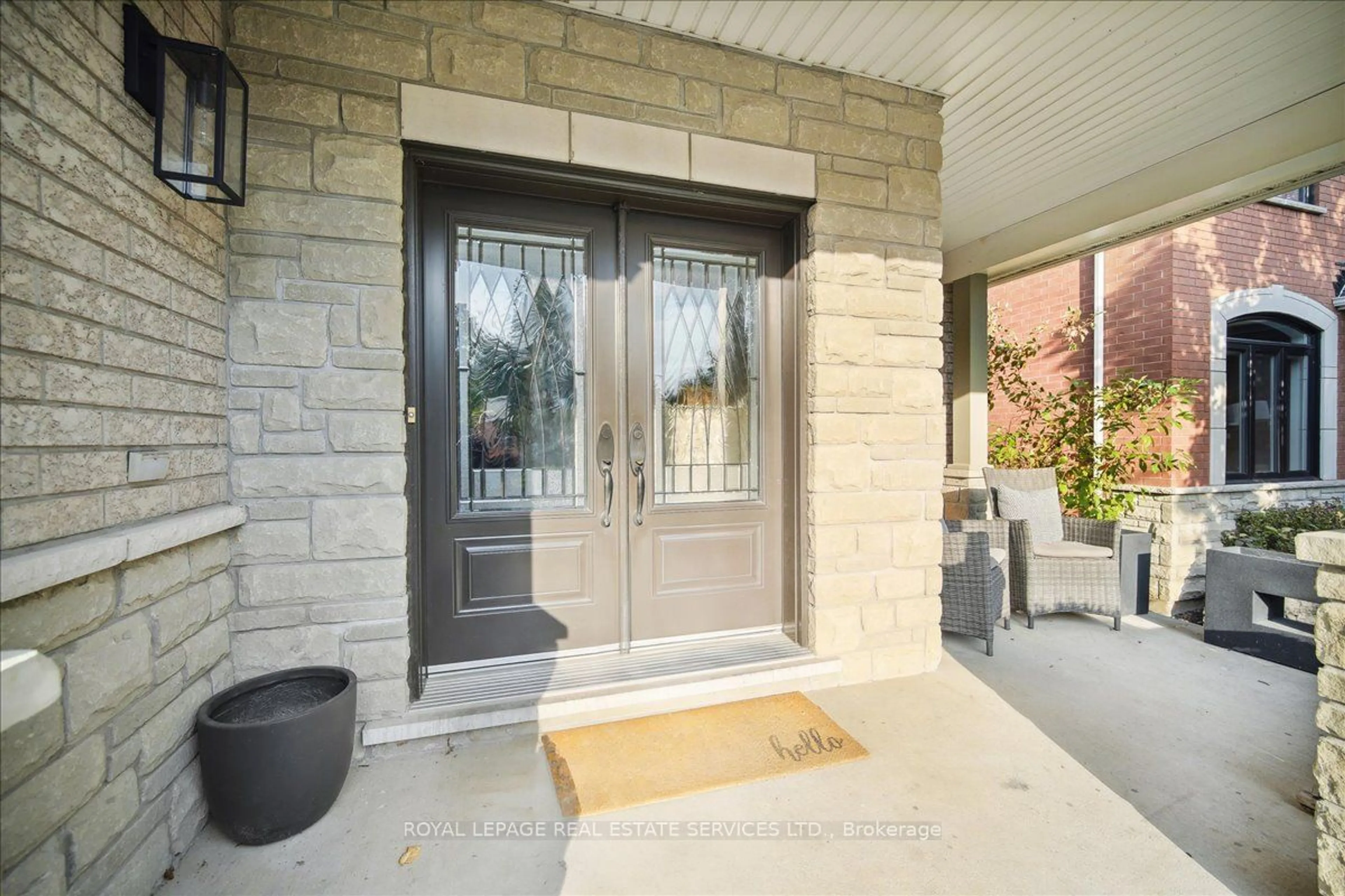 Indoor entryway for 27 Stonebrook Cres, Halton Hills Ontario L7G 6E5