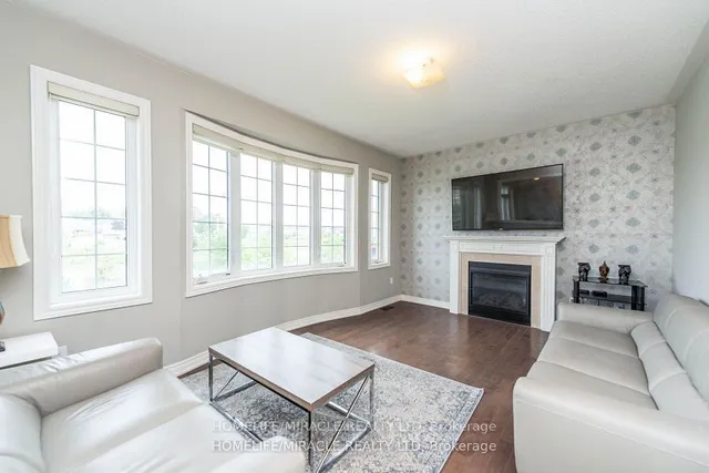 Additional property image - 30 Lloyd Cres