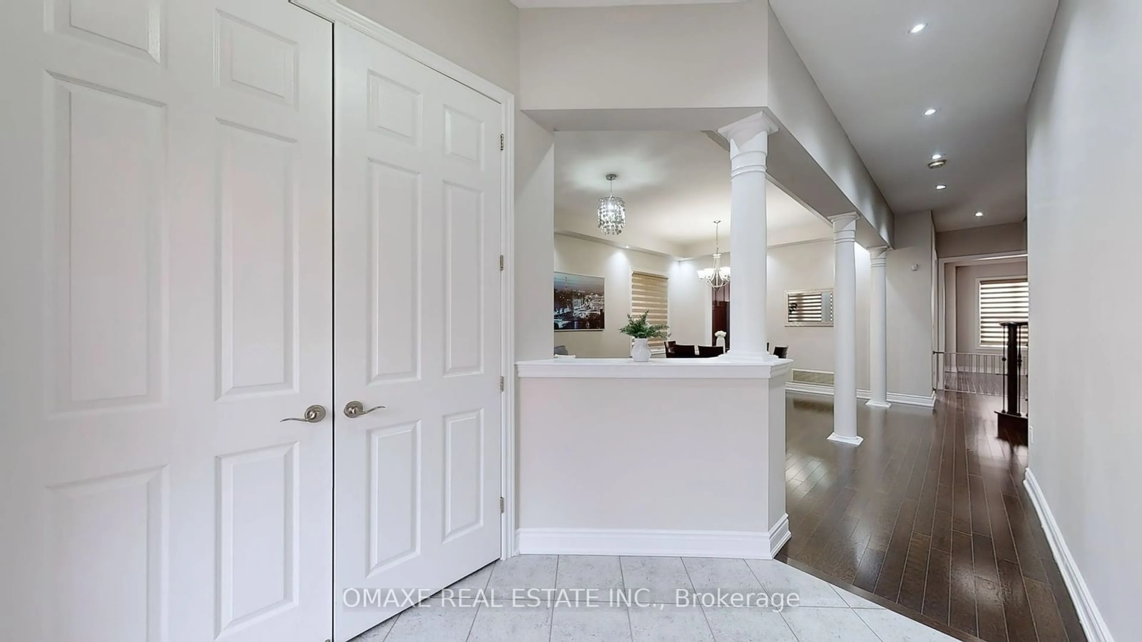 Indoor entryway for 218 Bonnieglen Farm Blvd, Caledon Ontario L7C 4B9