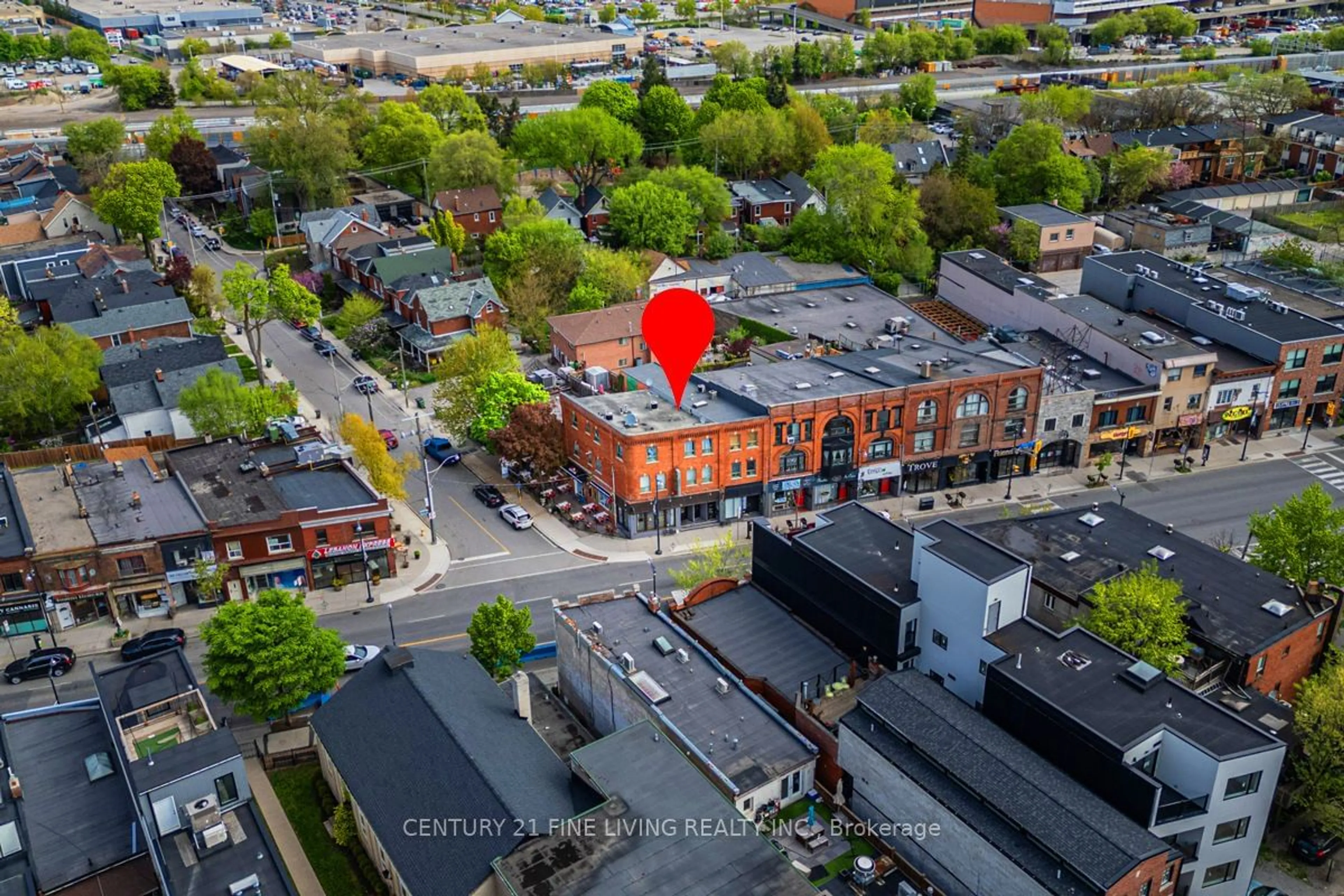 A pic from outside/outdoor area/front of a property/back of a property/a pic from drone, street for 3048 Dundas St, Toronto Ontario M6P 1Z3