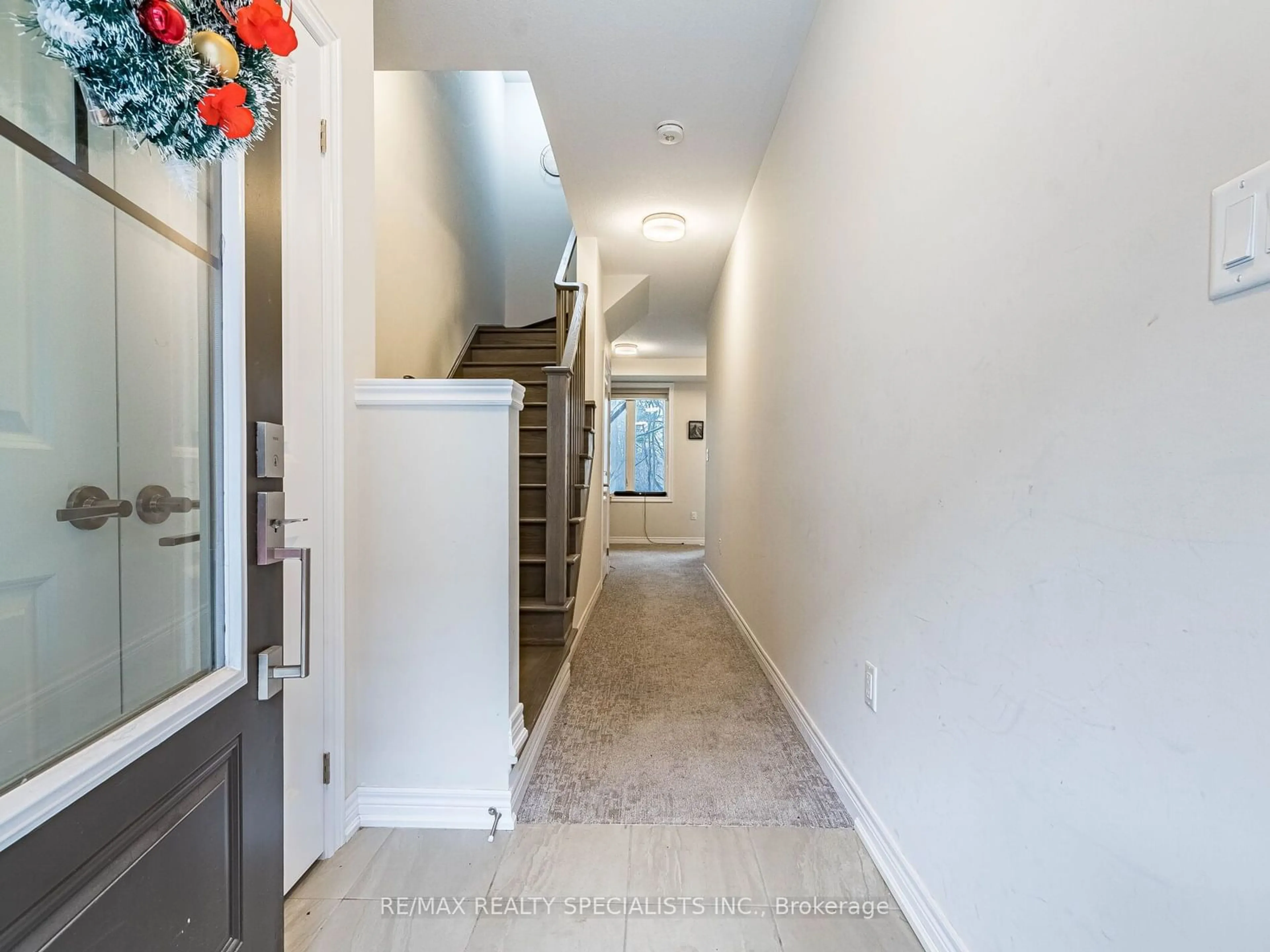 Indoor entryway for 5 Folcroft St, Brampton Ontario L6Y 6L3